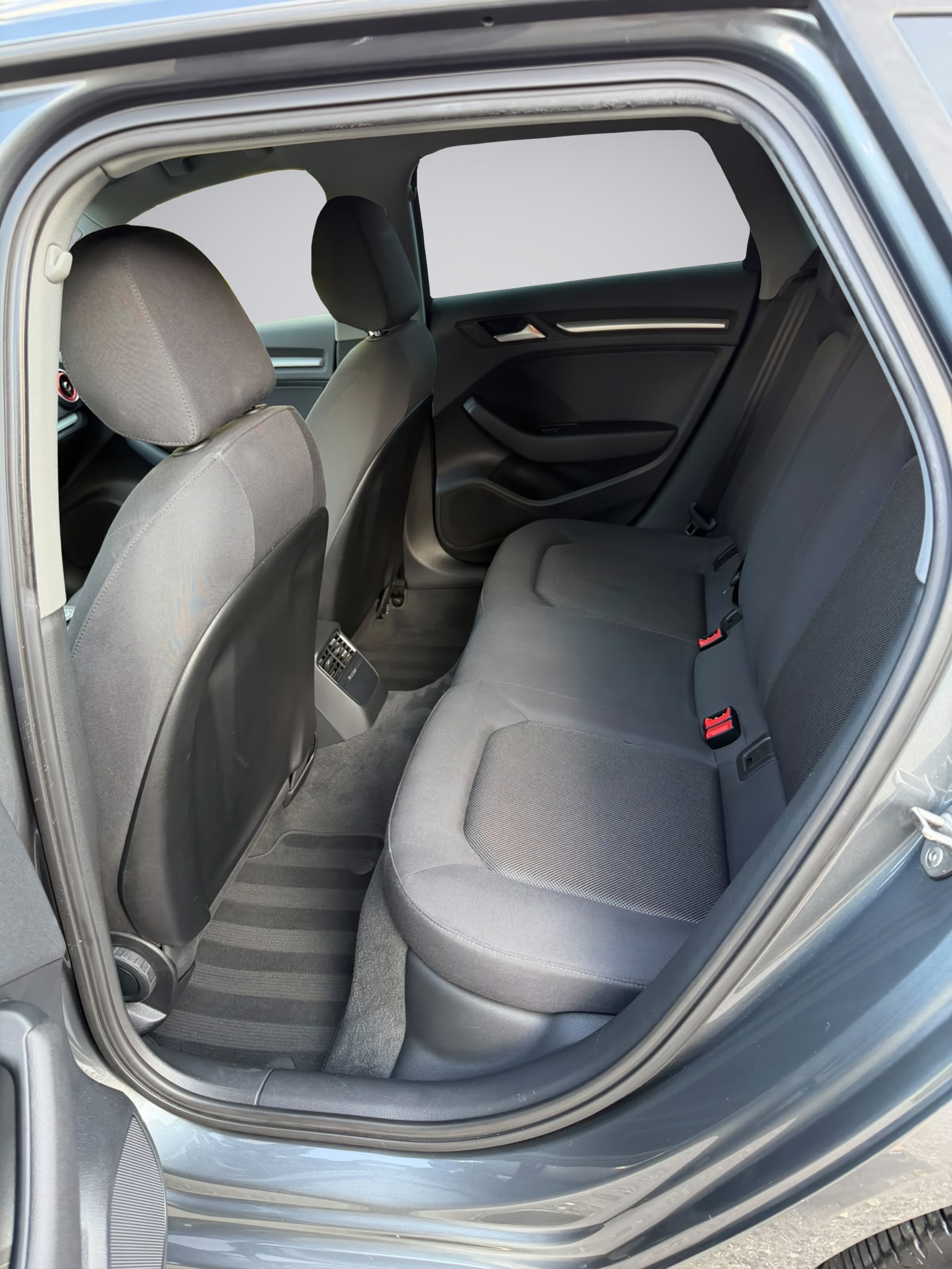 AUDI A3 Sportback 1.6 TDI-image-10