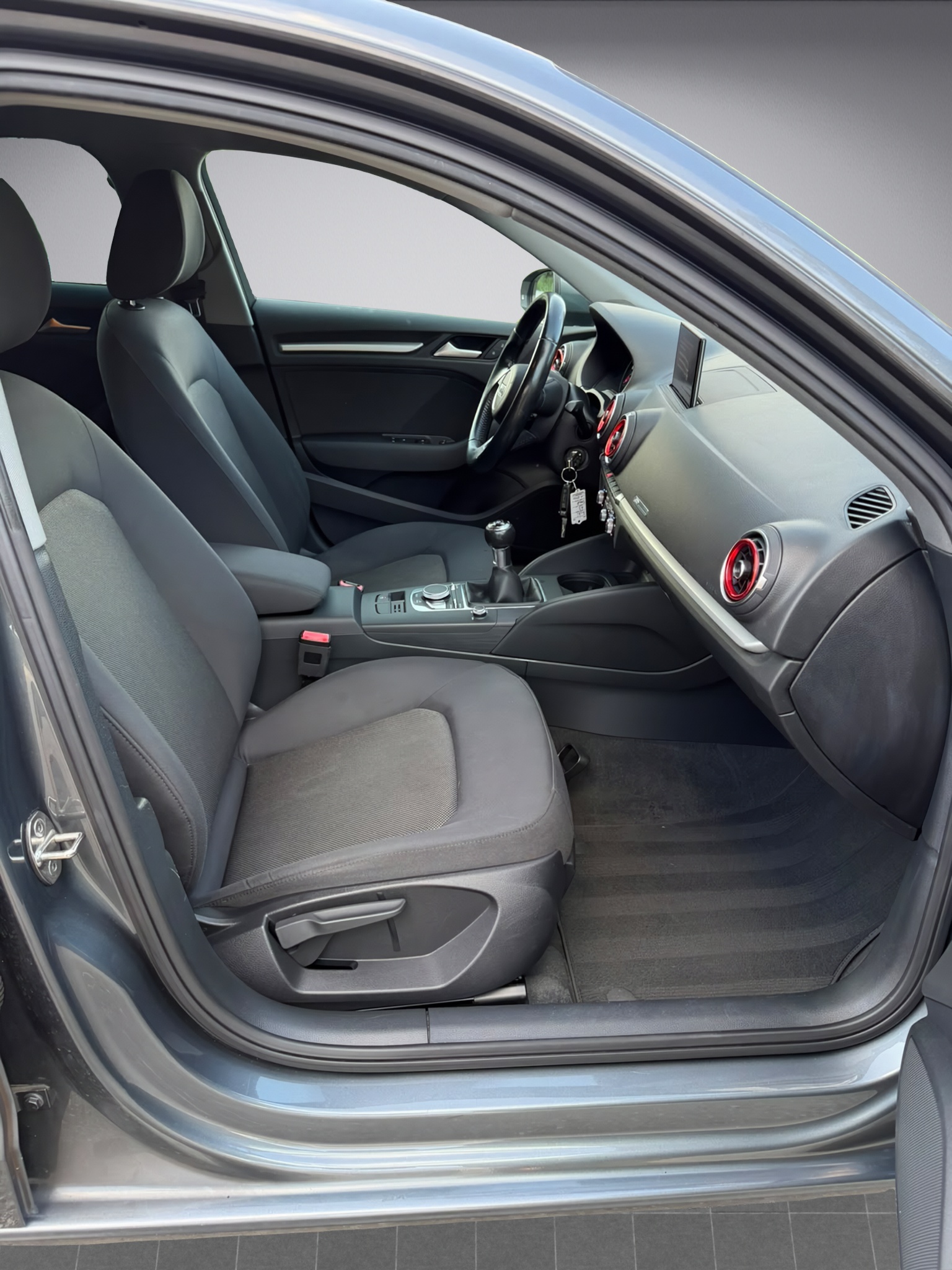 AUDI A3 Sportback 1.6 TDI-image-12