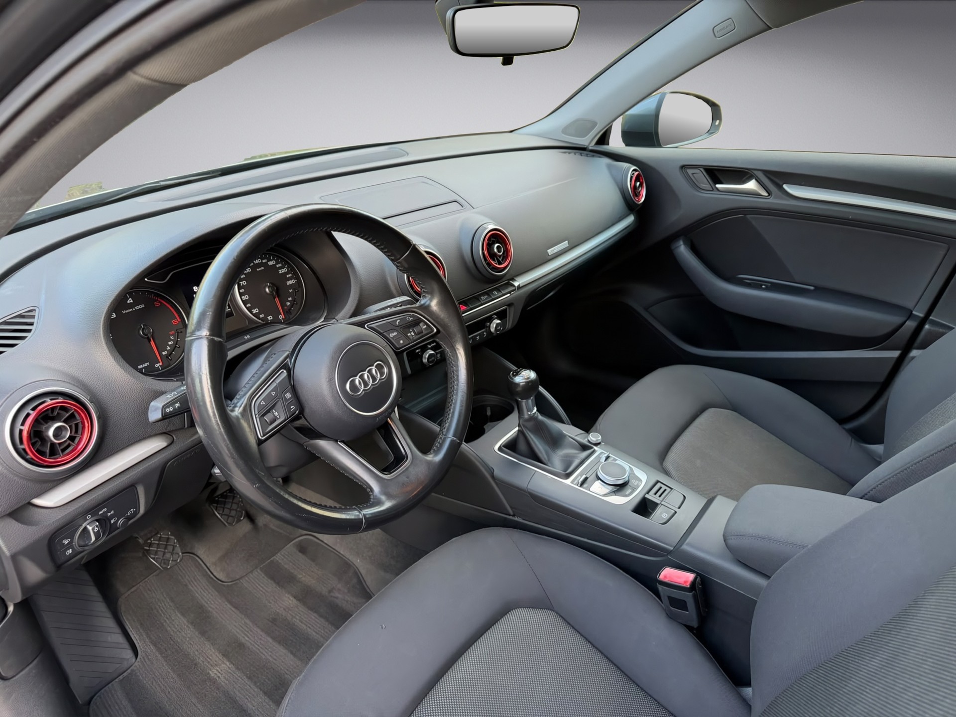 AUDI A3 Sportback 1.6 TDI-image-8