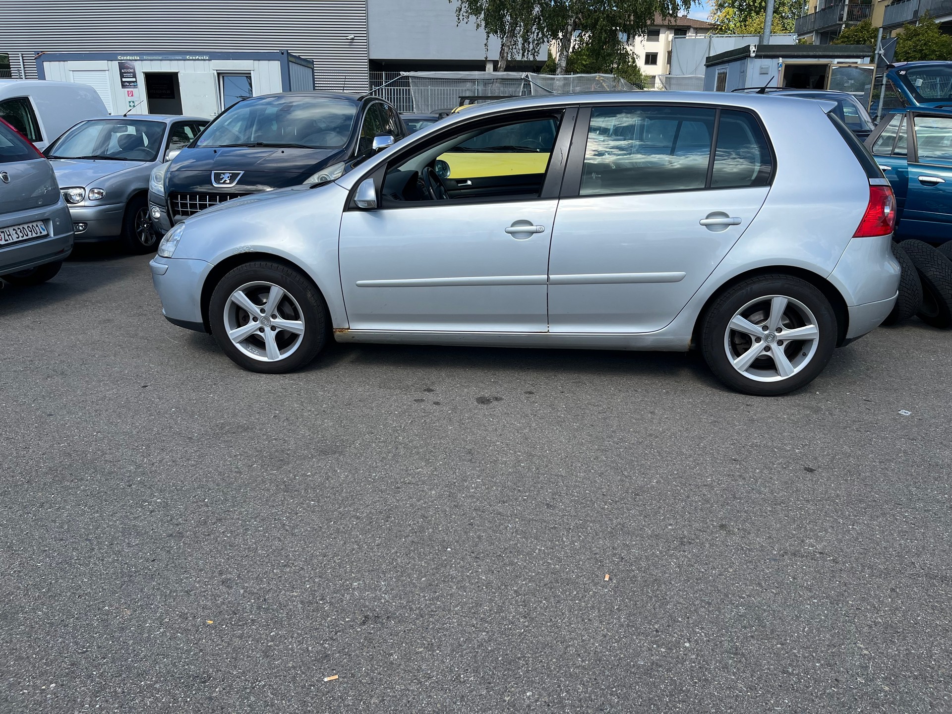 VW Golf 1.9 TDI Trendline 4Motion-image-4