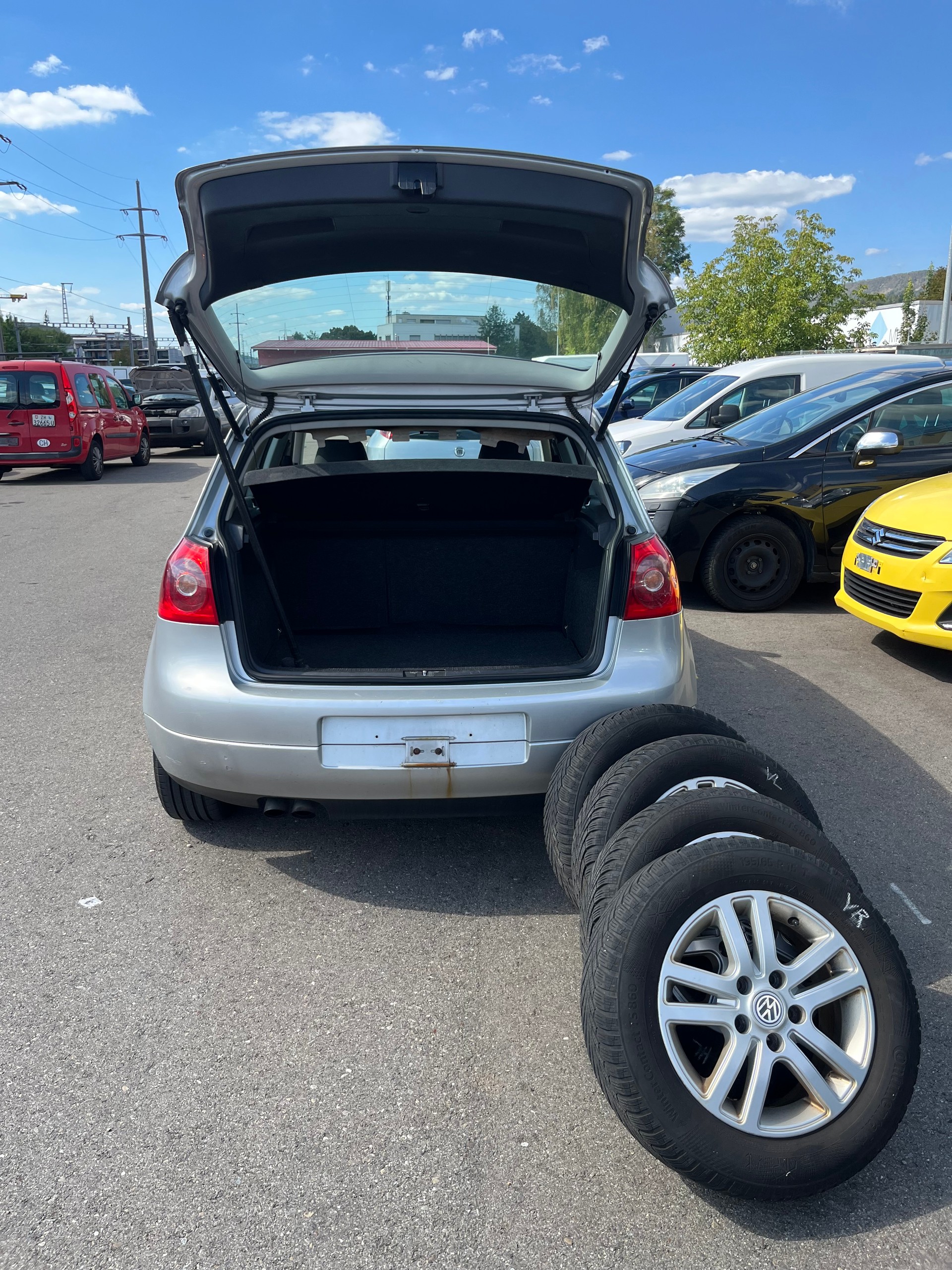 VW Golf 1.9 TDI Trendline 4Motion-image-2