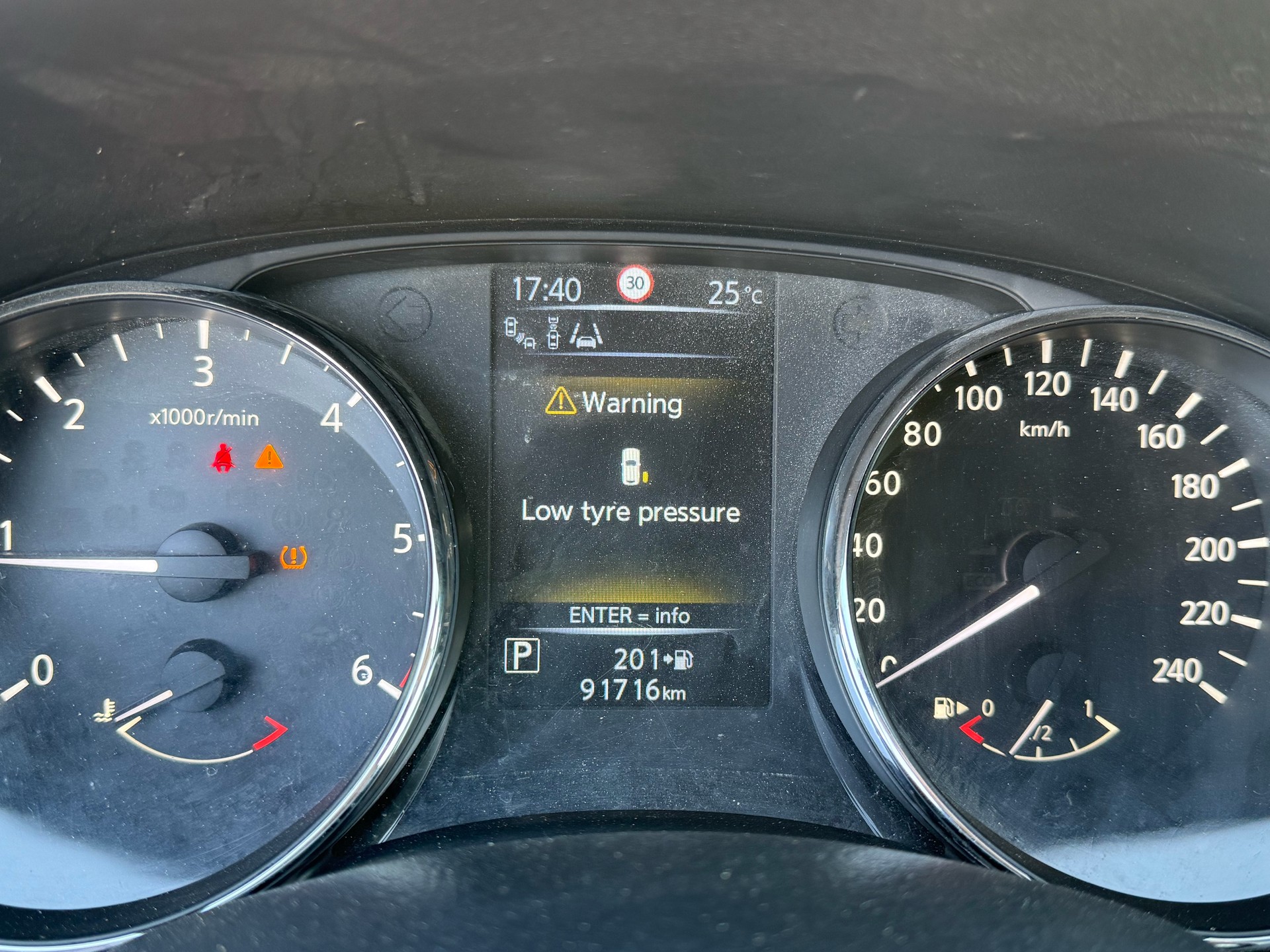 NISSAN Qashqai 1.6 dCi tekna Xtronic CVT-image-11