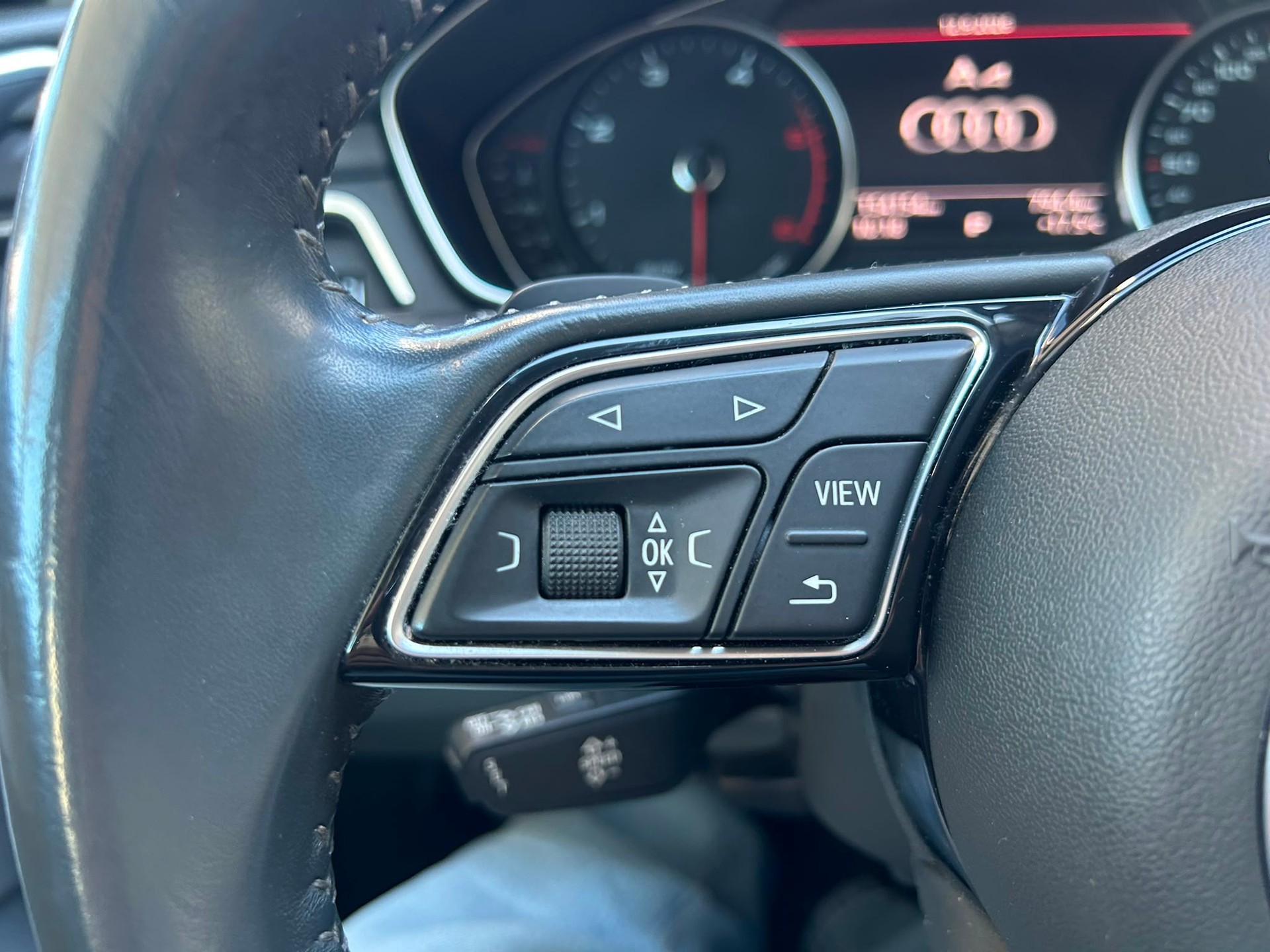 AUDI A4 Limousine 3.0 TDI Design S-tronic-image-9