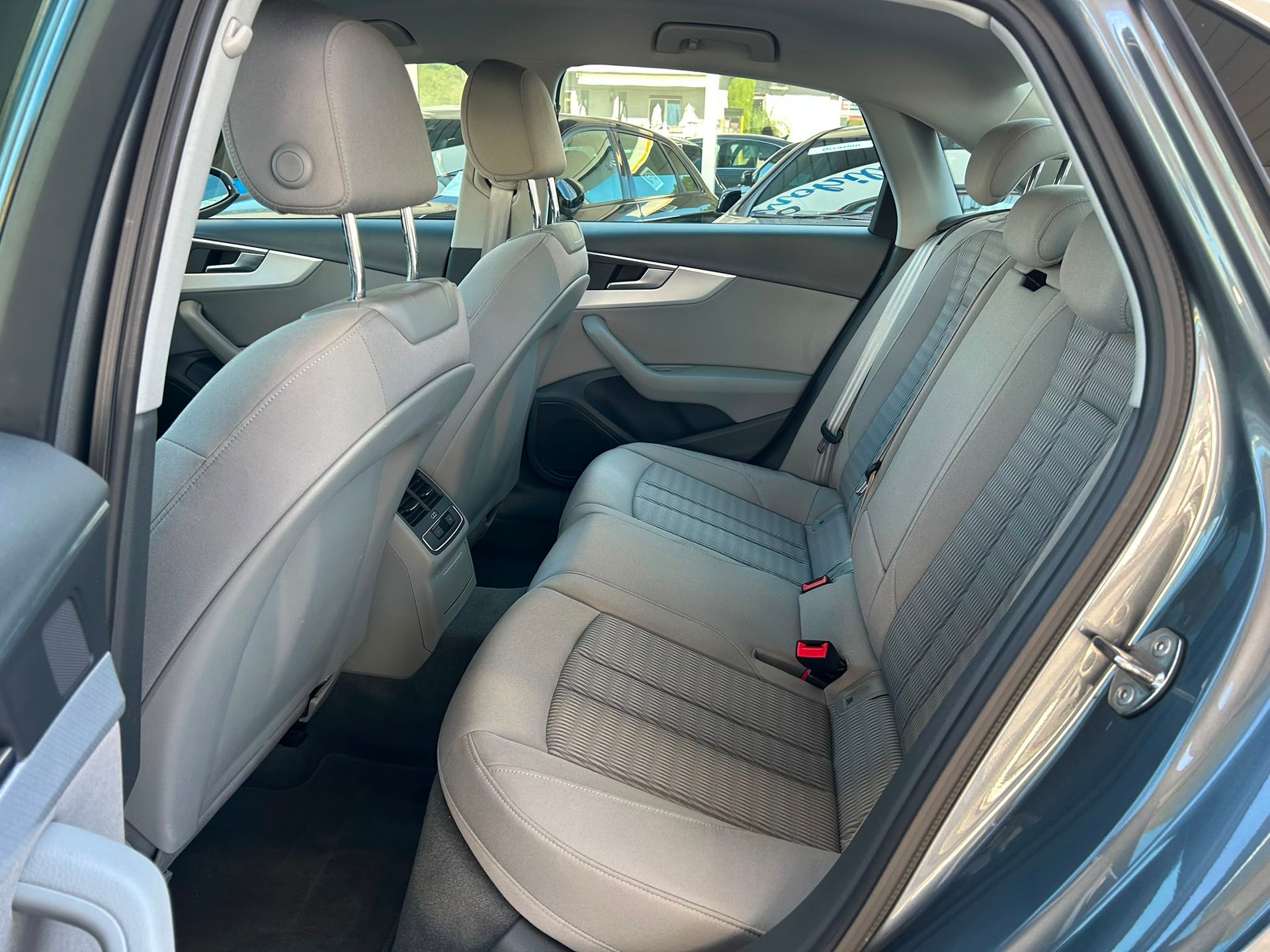 AUDI A4 Limousine 3.0 TDI Design S-tronic-image-5