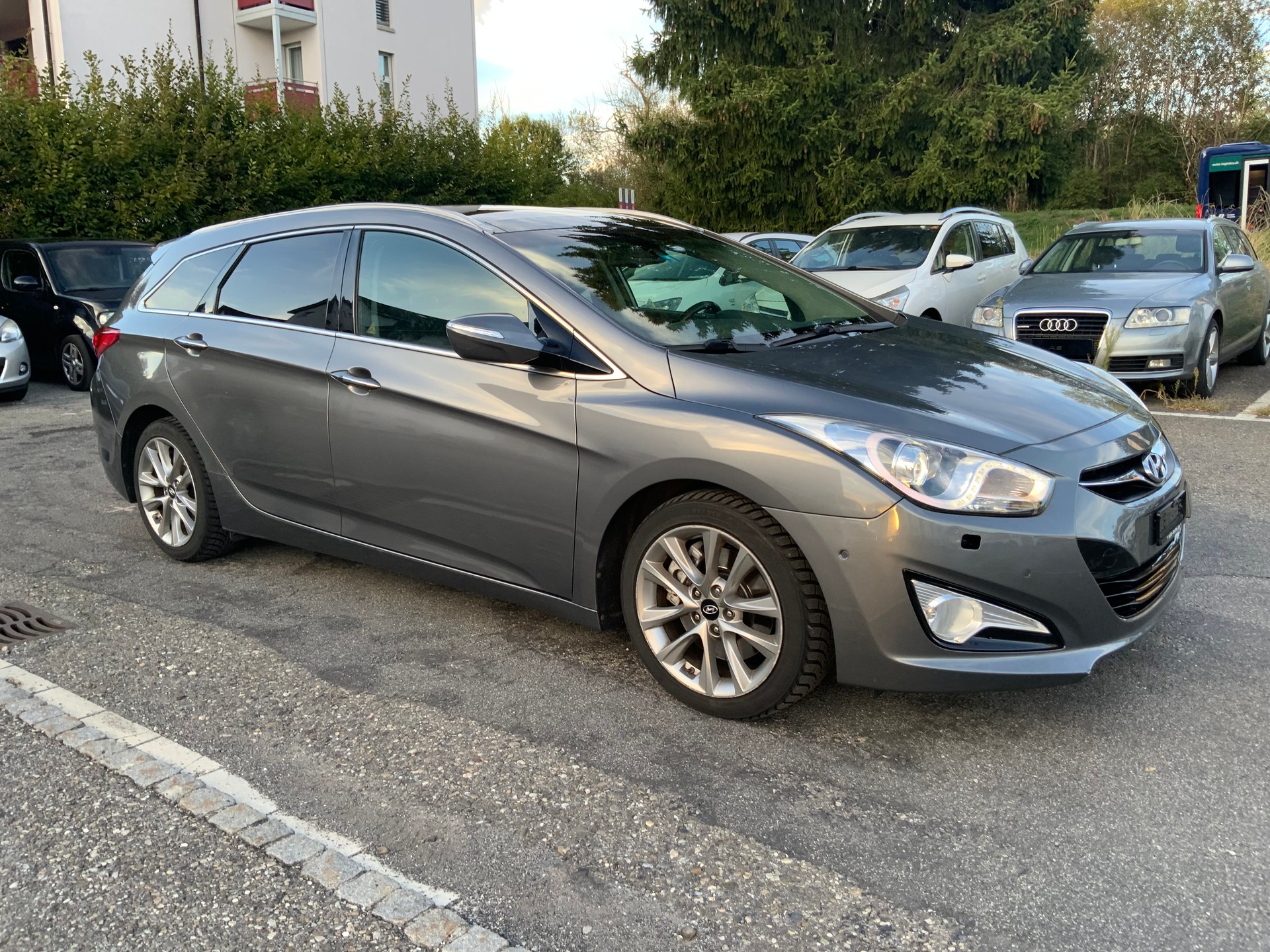 HYUNDAI i40 Wagon 1.7 CRDI Style Automatic-image-2