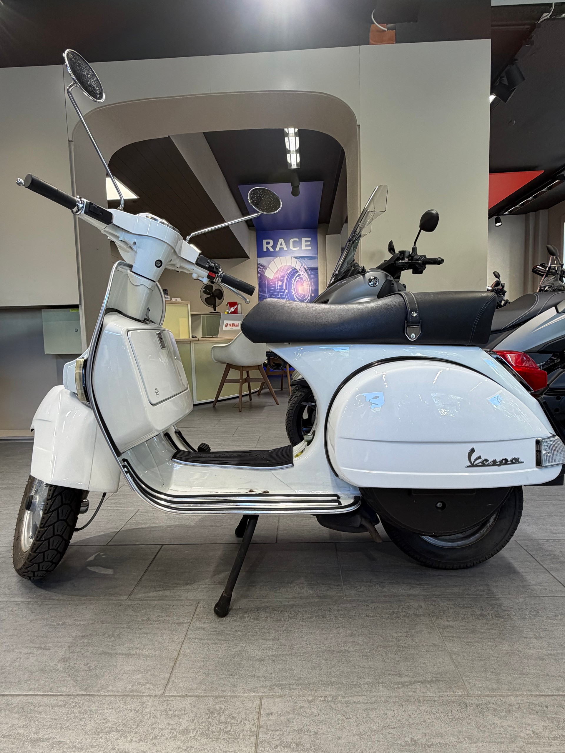 PIAGGIO Vespa PX 125-showroom-element-2