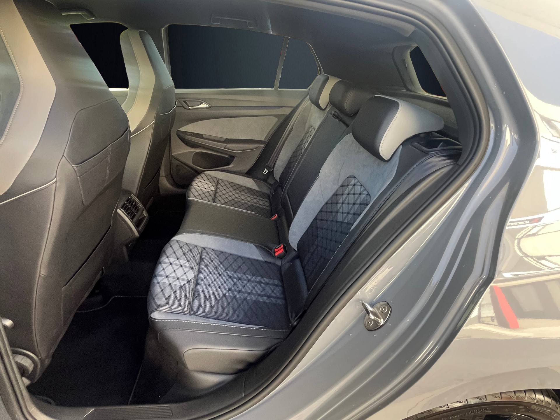 VW Golf 1.5 eTSI mHEV ACT R-Line DSG-image-10