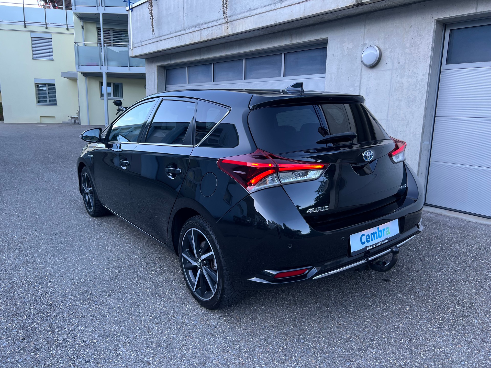 TOYOTA Auris 1.8 HSD Trend e-CVT-image-5