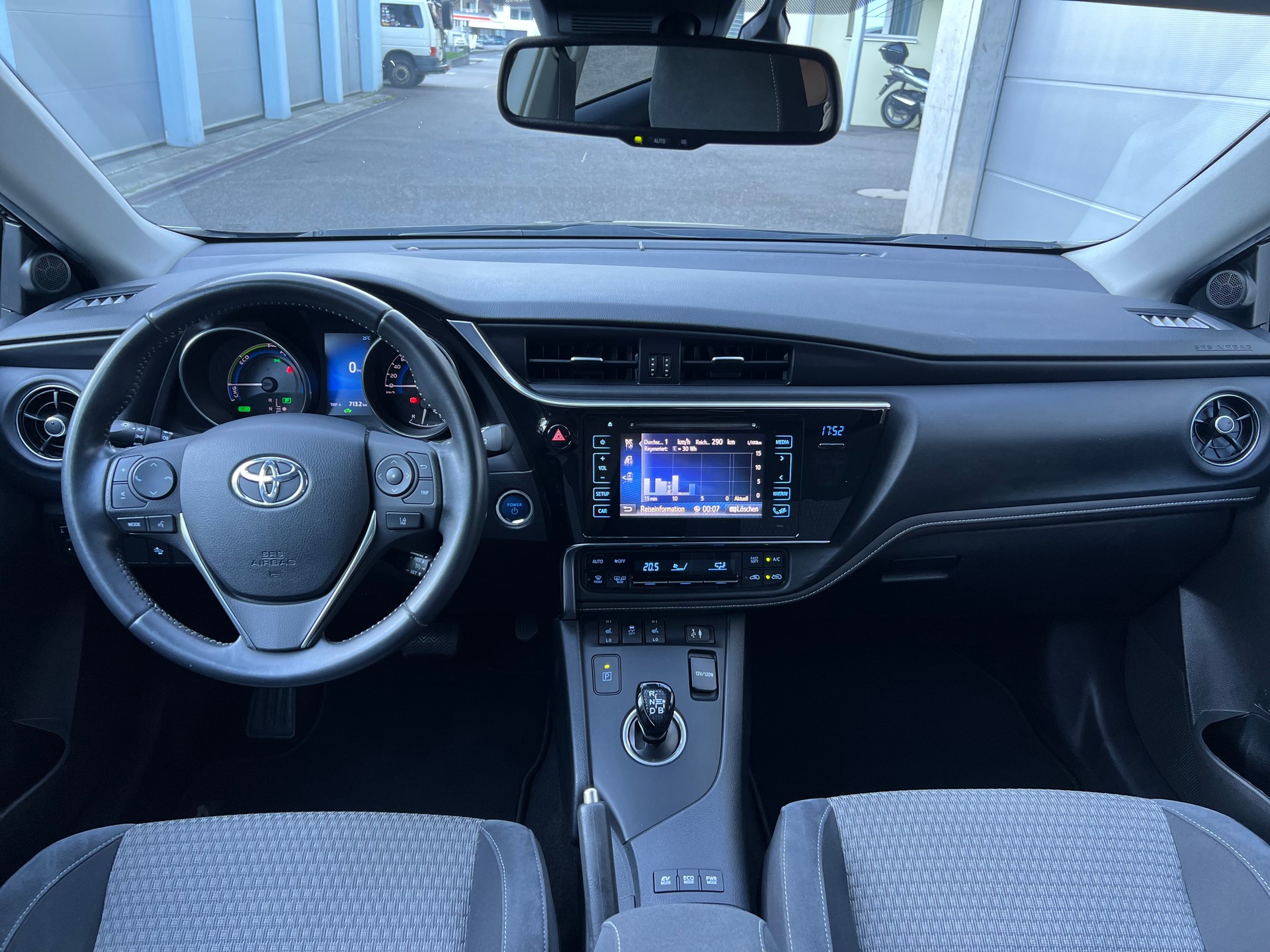 TOYOTA Auris 1.8 HSD Trend e-CVT-image-20