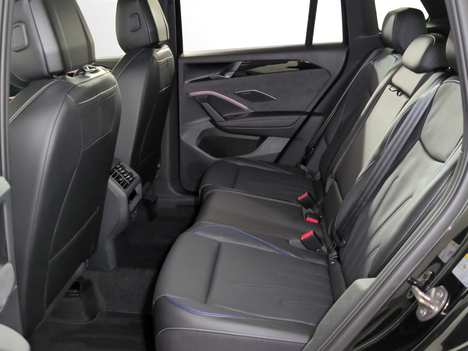 VW Tiguan 2.0 TSI DSG R-Line United 4Motion-image-8