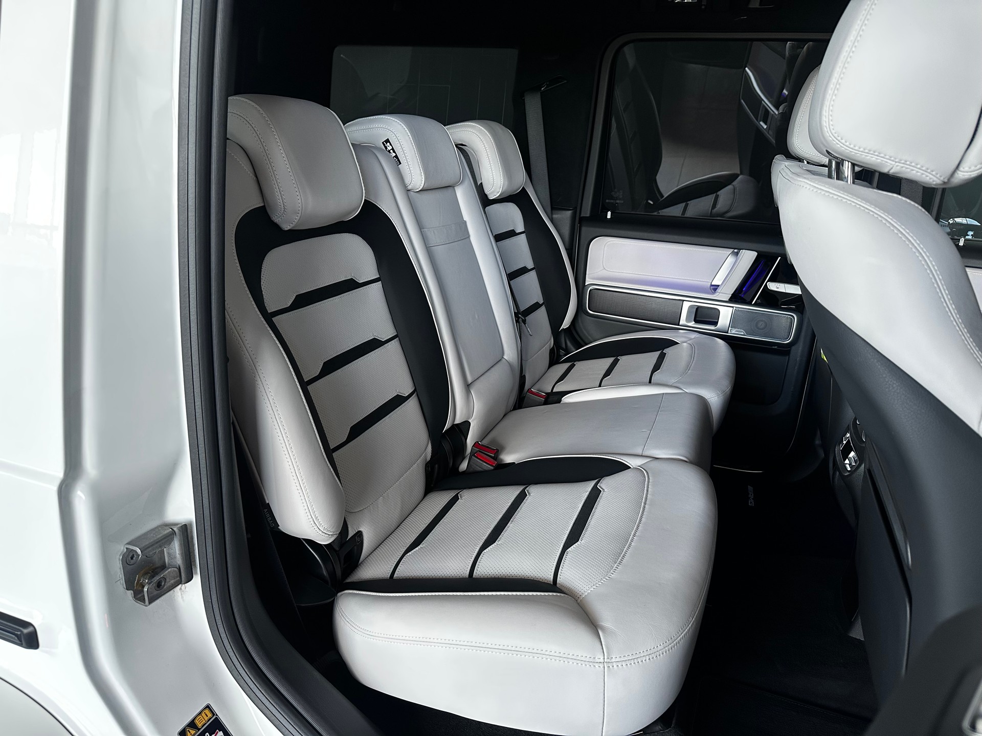 MERCEDES-BENZ G 63 AMG-image-15