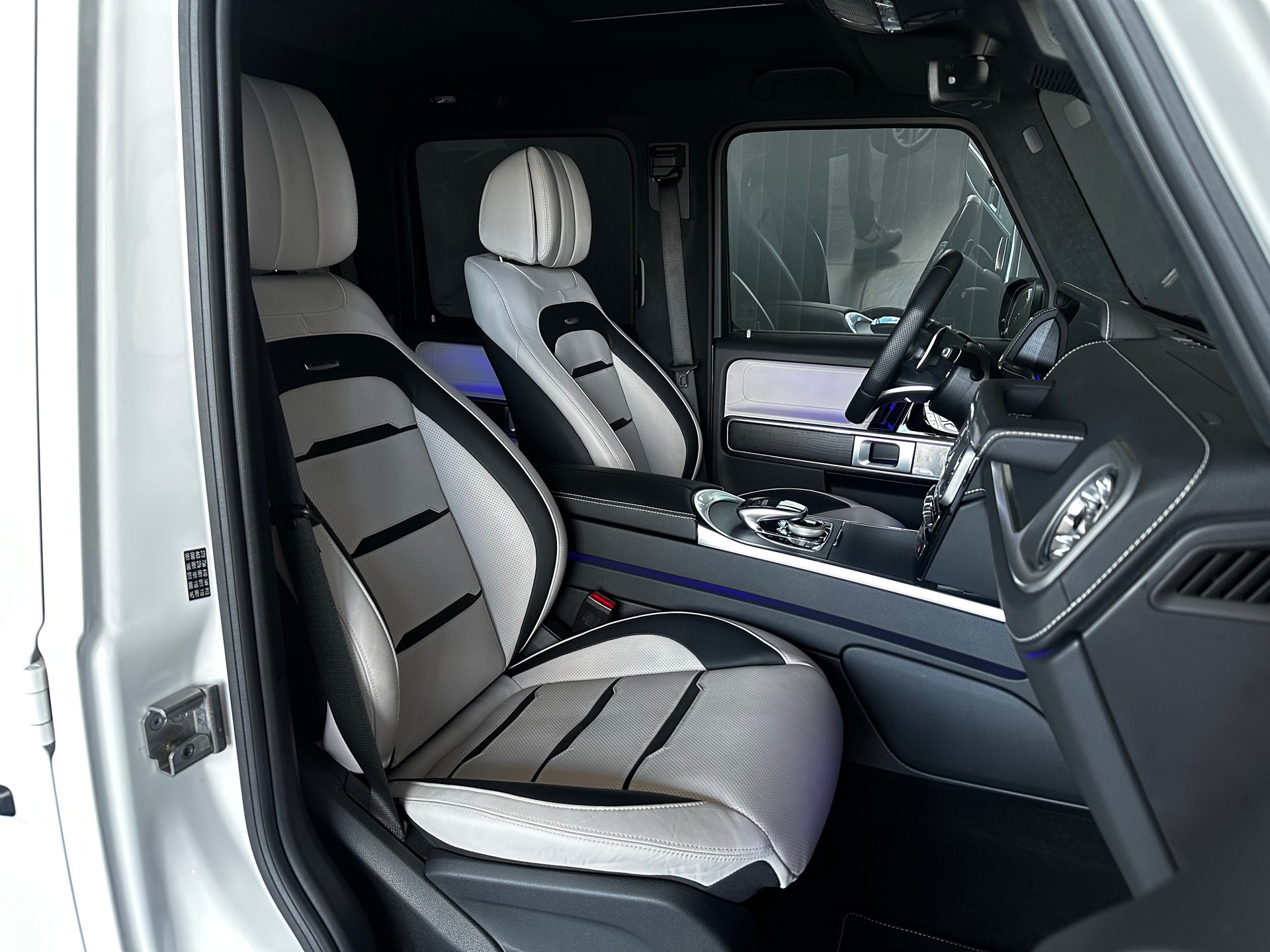 MERCEDES-BENZ G 63 AMG-image-13
