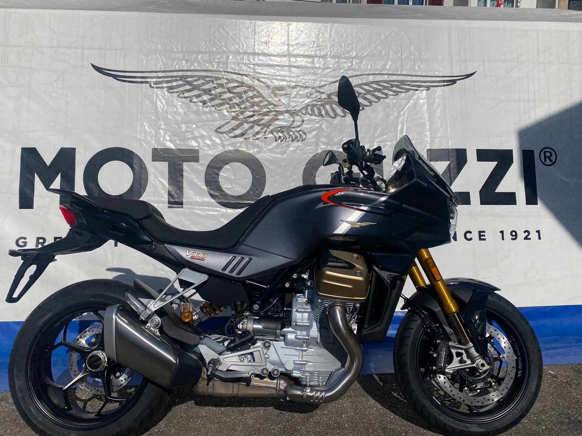 MOTO GUZZI V100 Mandello S-showroom-element-1
