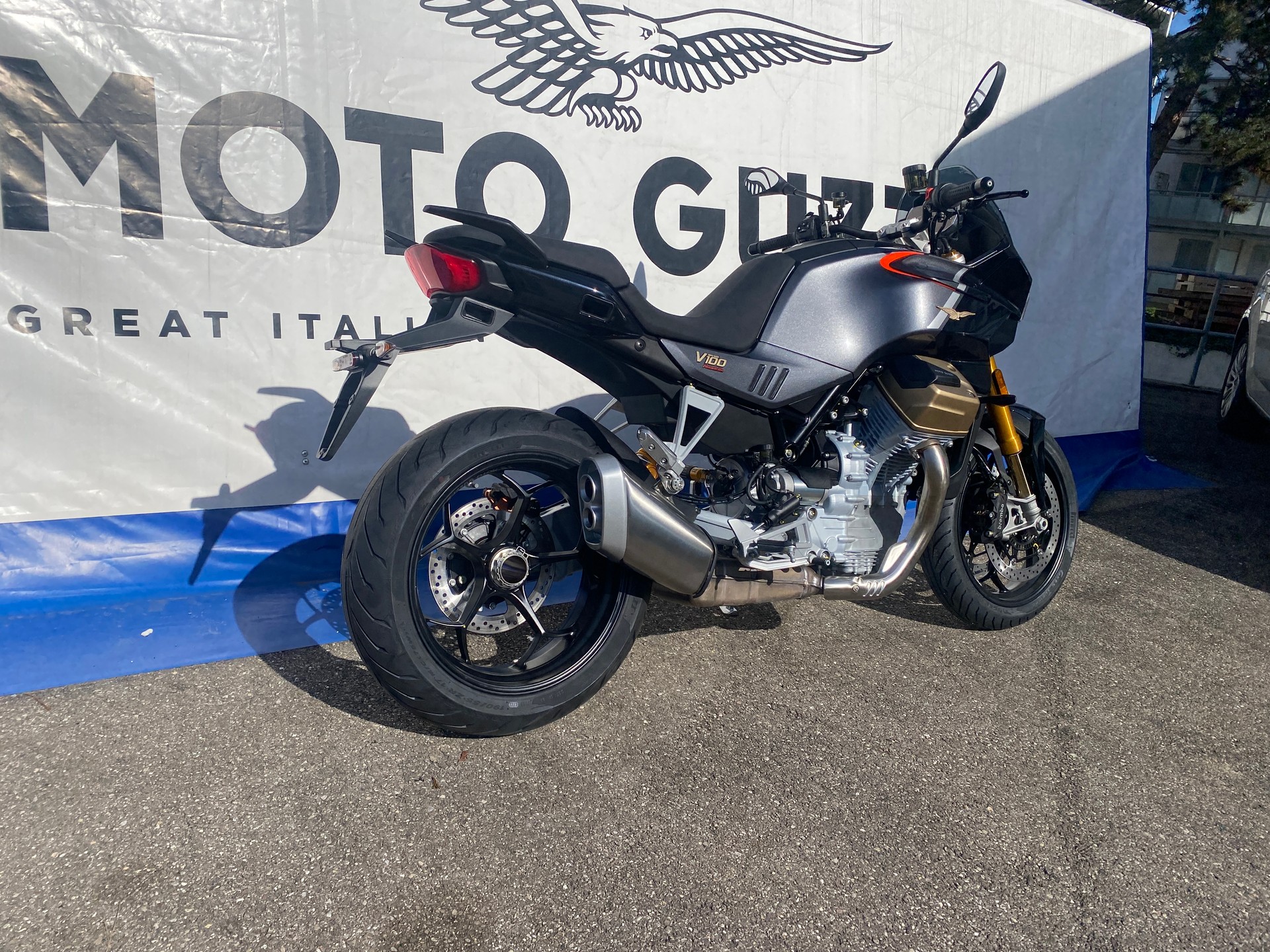 MOTO GUZZI V100 Mandello S-showroom-element-2