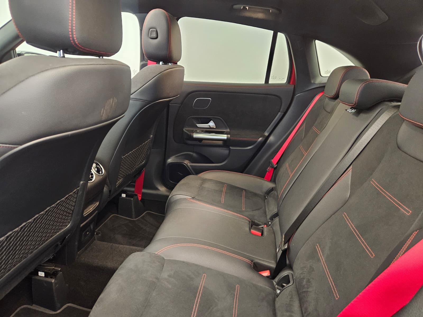 MERCEDES-BENZ GLA 35 AMG 4Matic 8G-Speedshift DCT-image-12