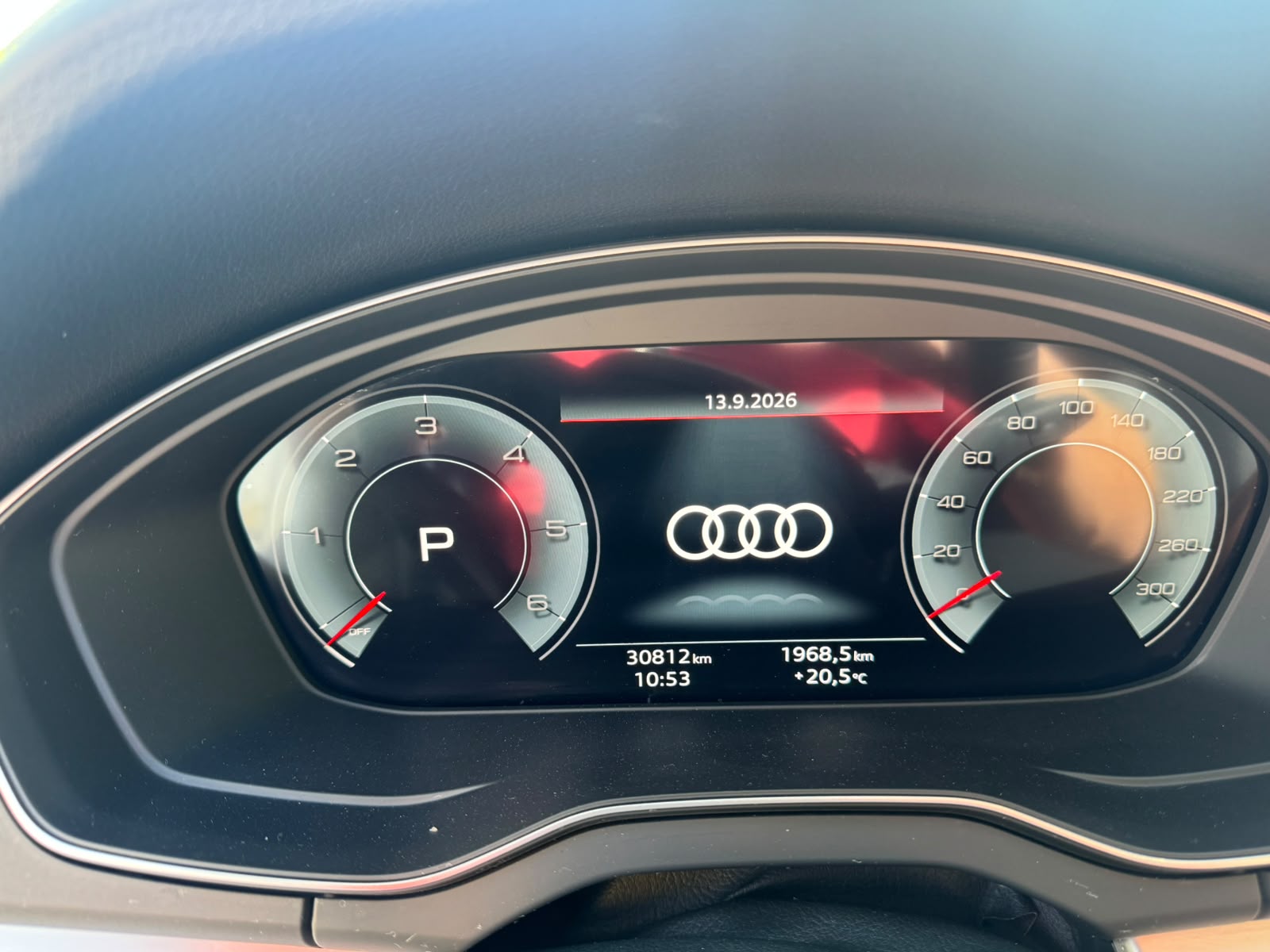AUDI 2.0 40 TDI Black Edition quattro S-Tronic-image-9