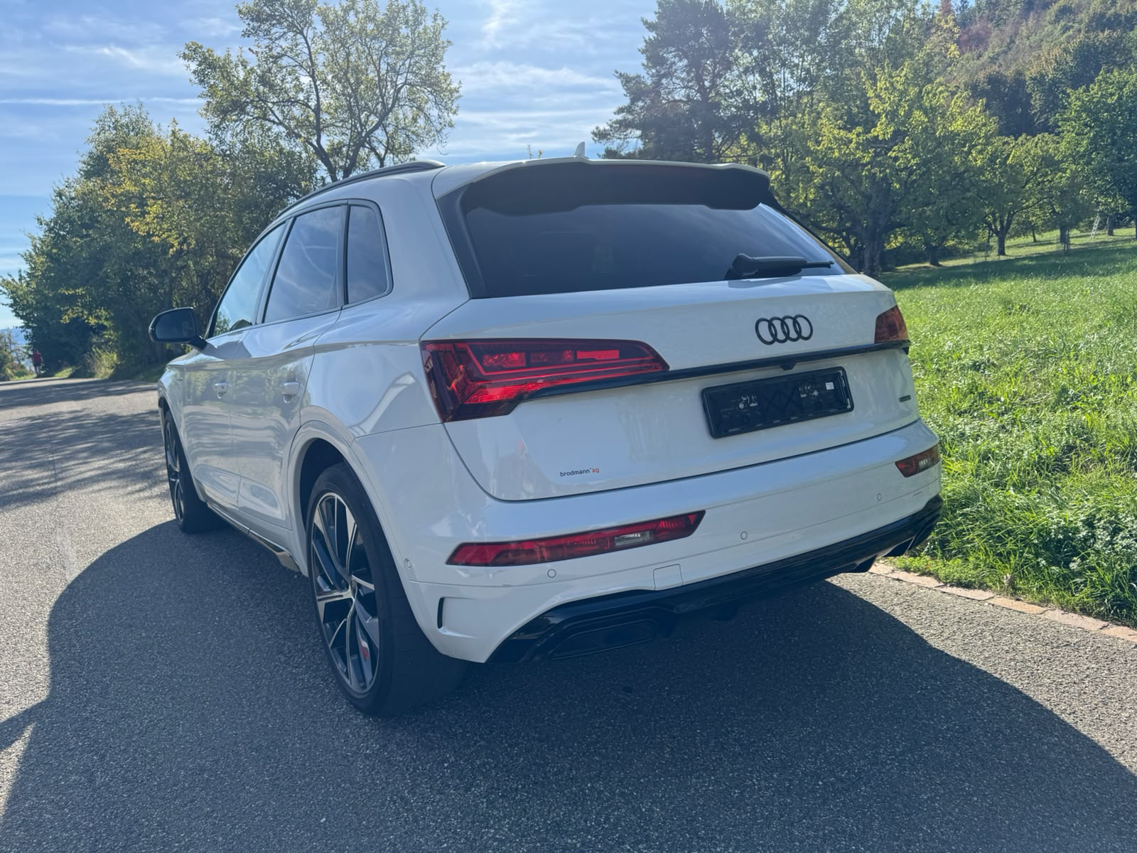 AUDI 2.0 40 TDI Black Edition quattro S-Tronic-image-2