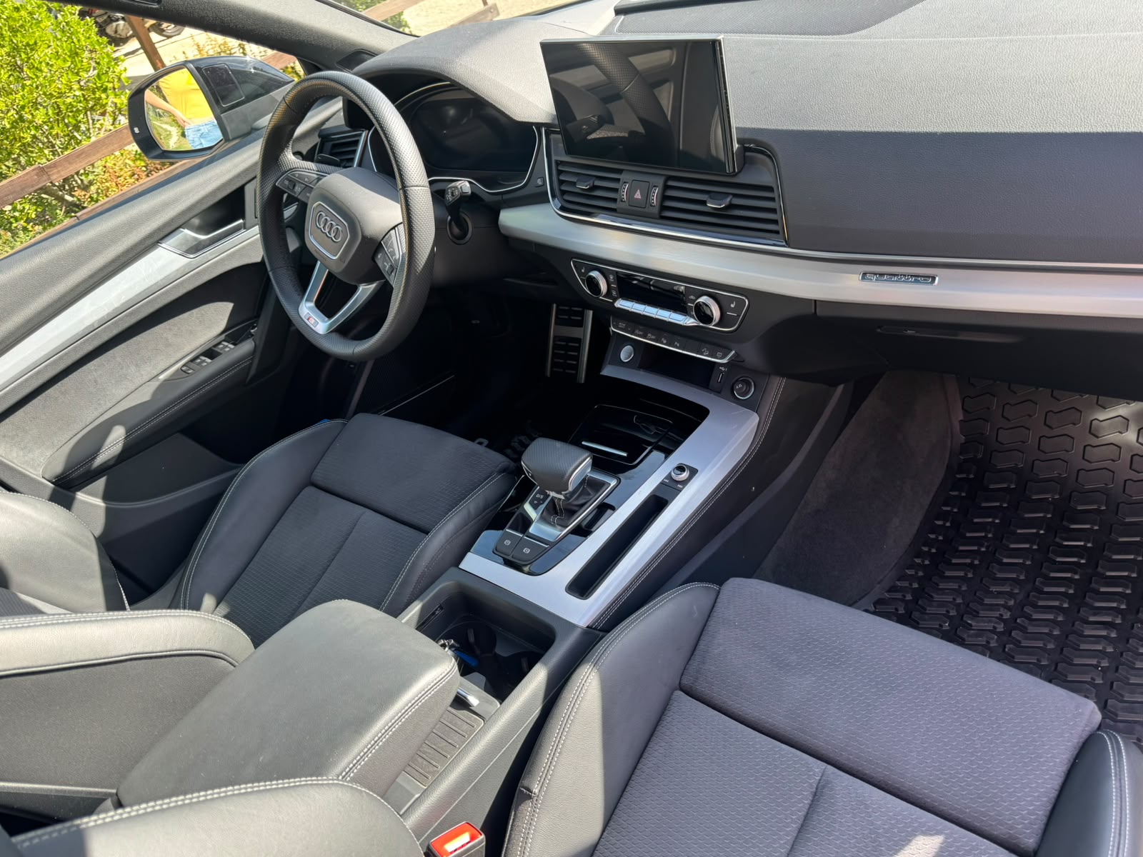AUDI 2.0 40 TDI Black Edition quattro S-Tronic-image-3