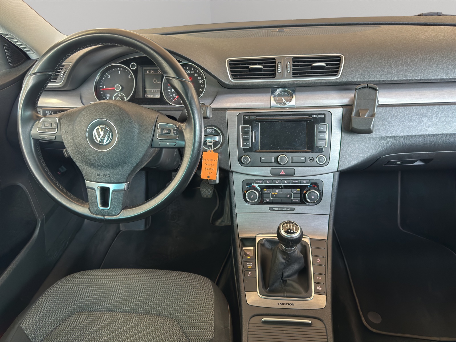 VW Passat Variant 2.0 TDI BMT Trendline-image-9
