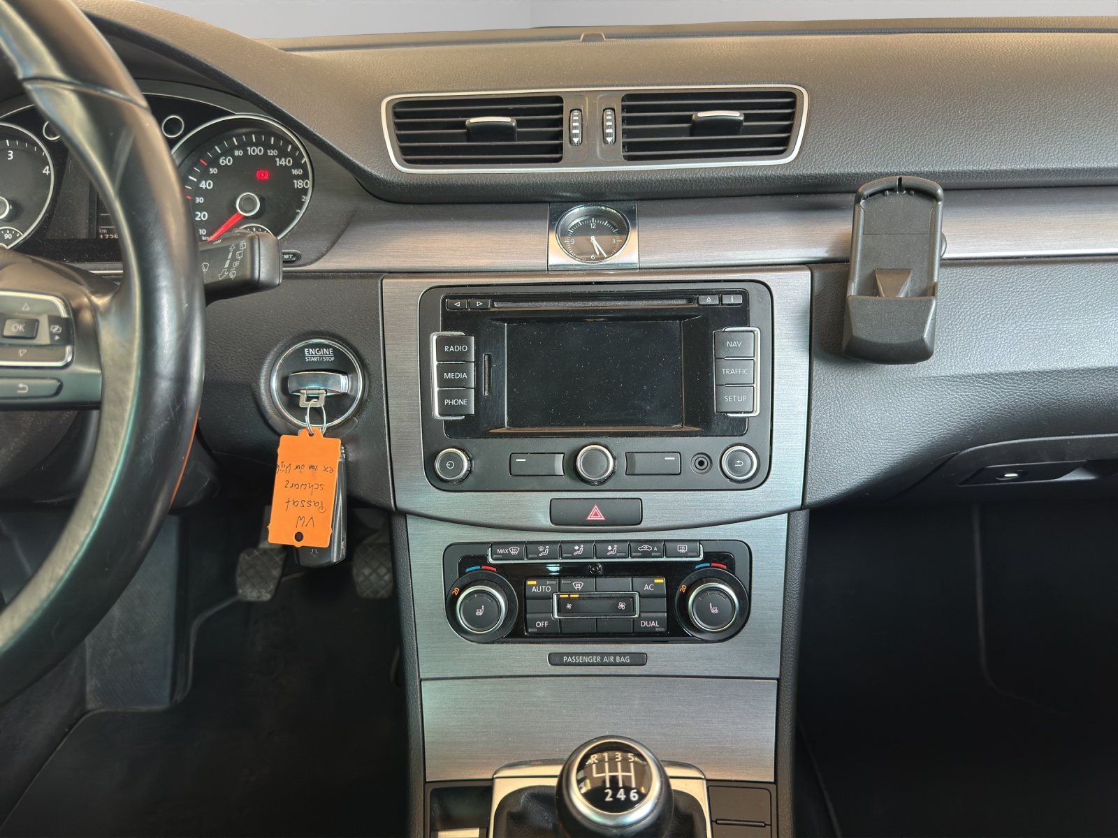 VW Passat Variant 2.0 TDI BMT Trendline-image-13
