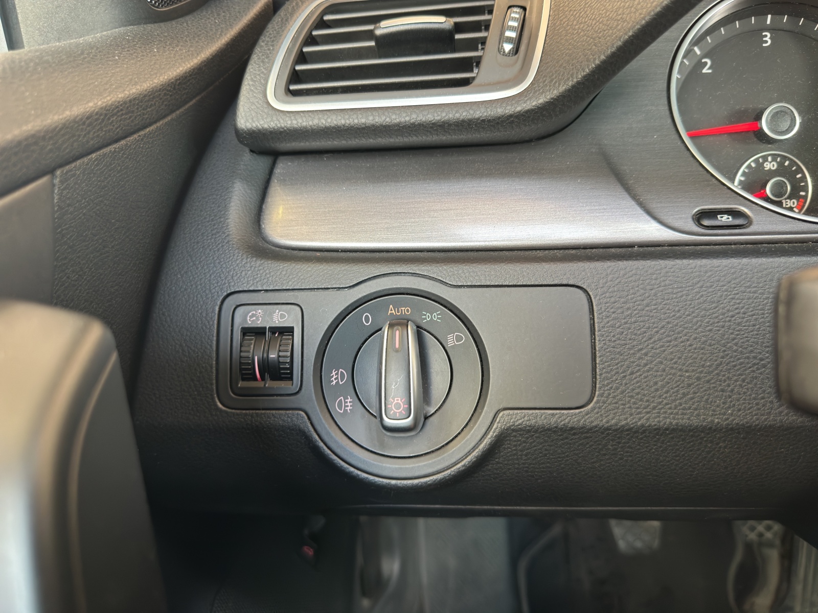 VW Passat Variant 2.0 TDI BMT Trendline-image-15