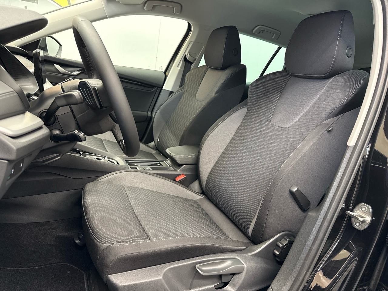 SKODA Octavia Combi 1.5 TSI mHEV DSG Selection-image-3