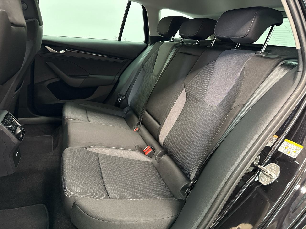 SKODA Octavia Combi 1.5 TSI mHEV DSG Selection-image-10