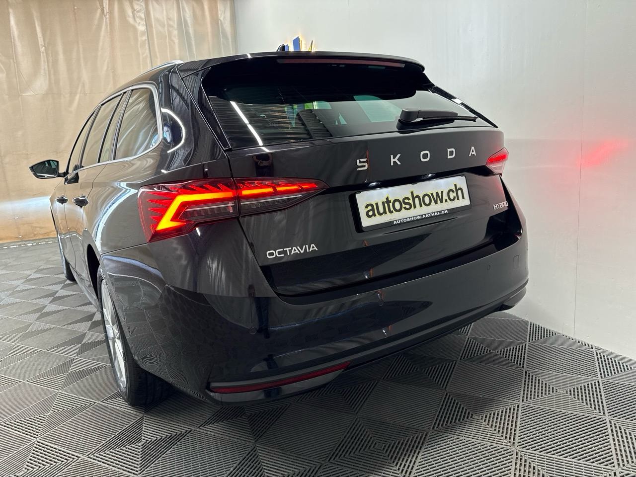 SKODA Octavia Combi 1.5 TSI mHEV DSG Selection-image-13