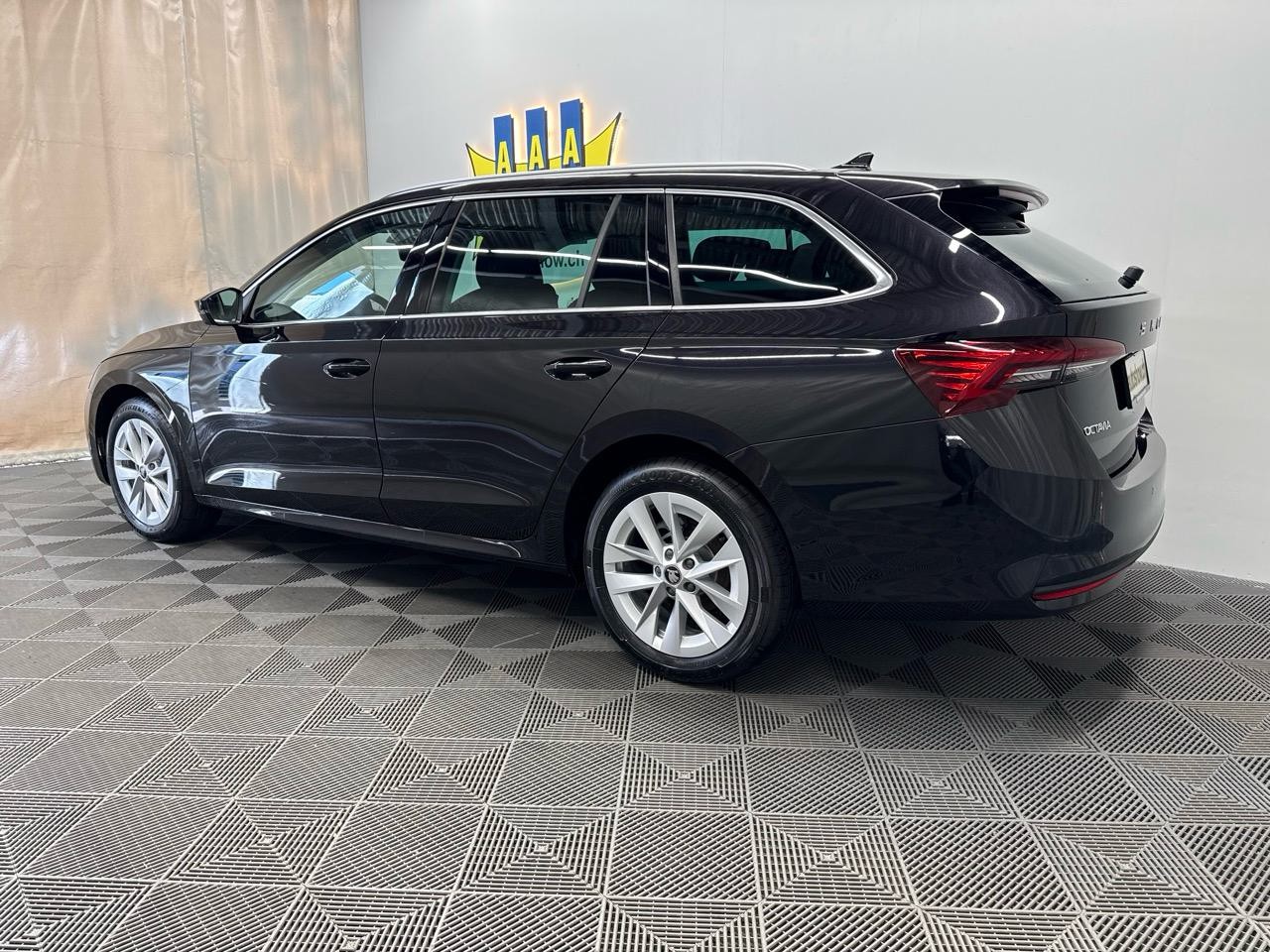 SKODA Octavia Combi 1.5 TSI mHEV DSG Selection-image-1