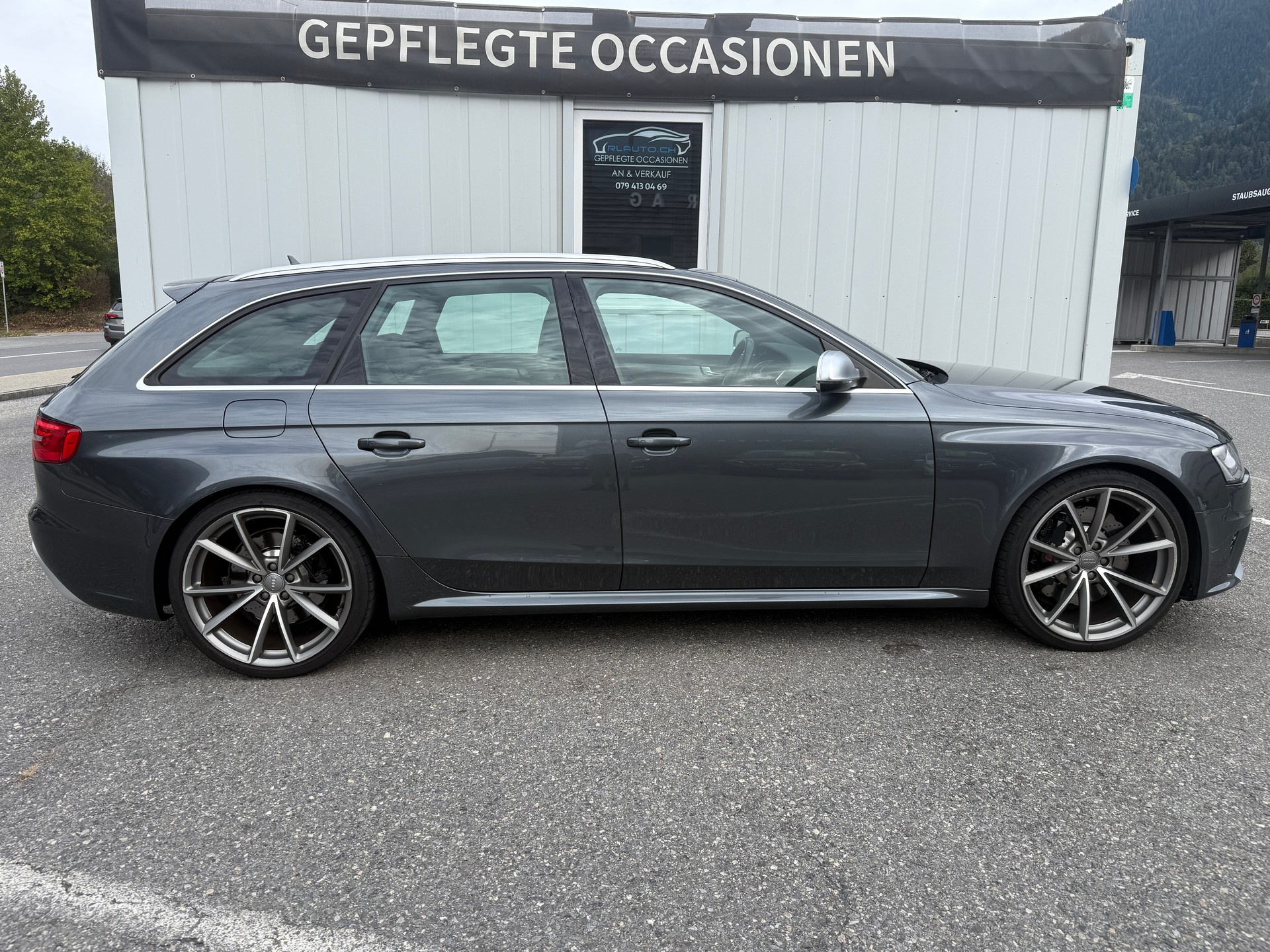AUDI RS4 Avant 4.2 FSI V8 quattro S-tronic-image-2