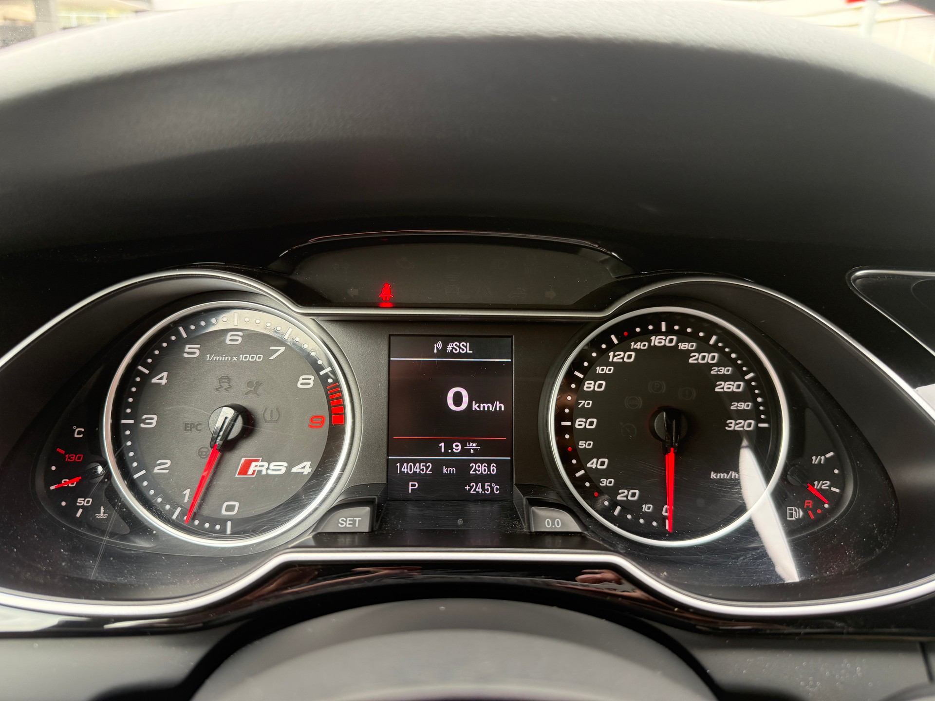 AUDI RS4 Avant 4.2 FSI V8 quattro S-tronic-image-19