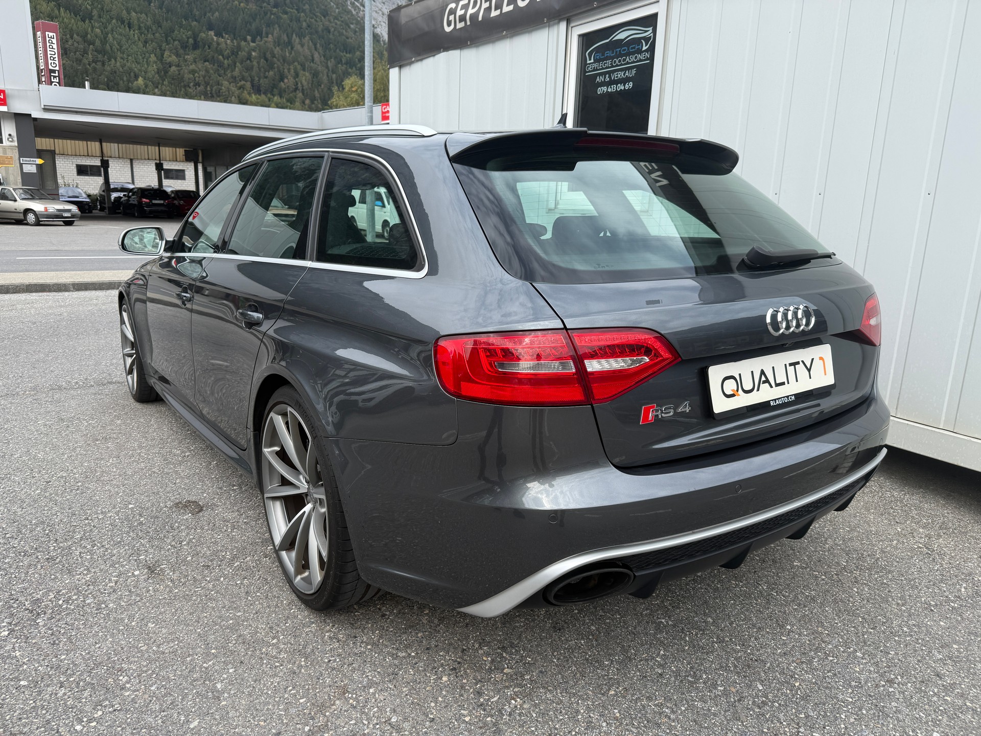 AUDI RS4 Avant 4.2 FSI V8 quattro S-tronic-image-6