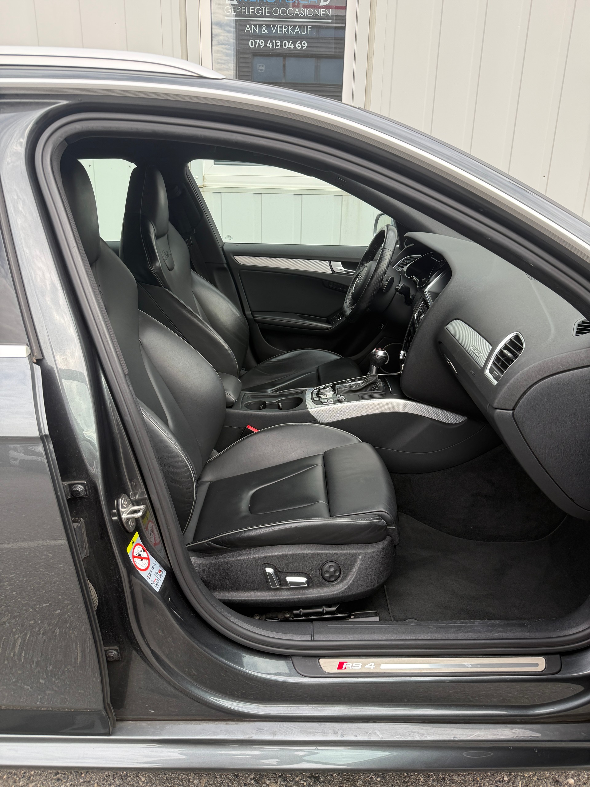 AUDI RS4 Avant 4.2 FSI V8 quattro S-tronic-image-13