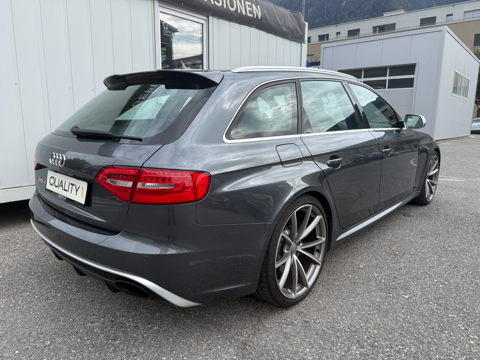 AUDI RS4 Avant 4.2 FSI V8 quattro S-tronic-image-3