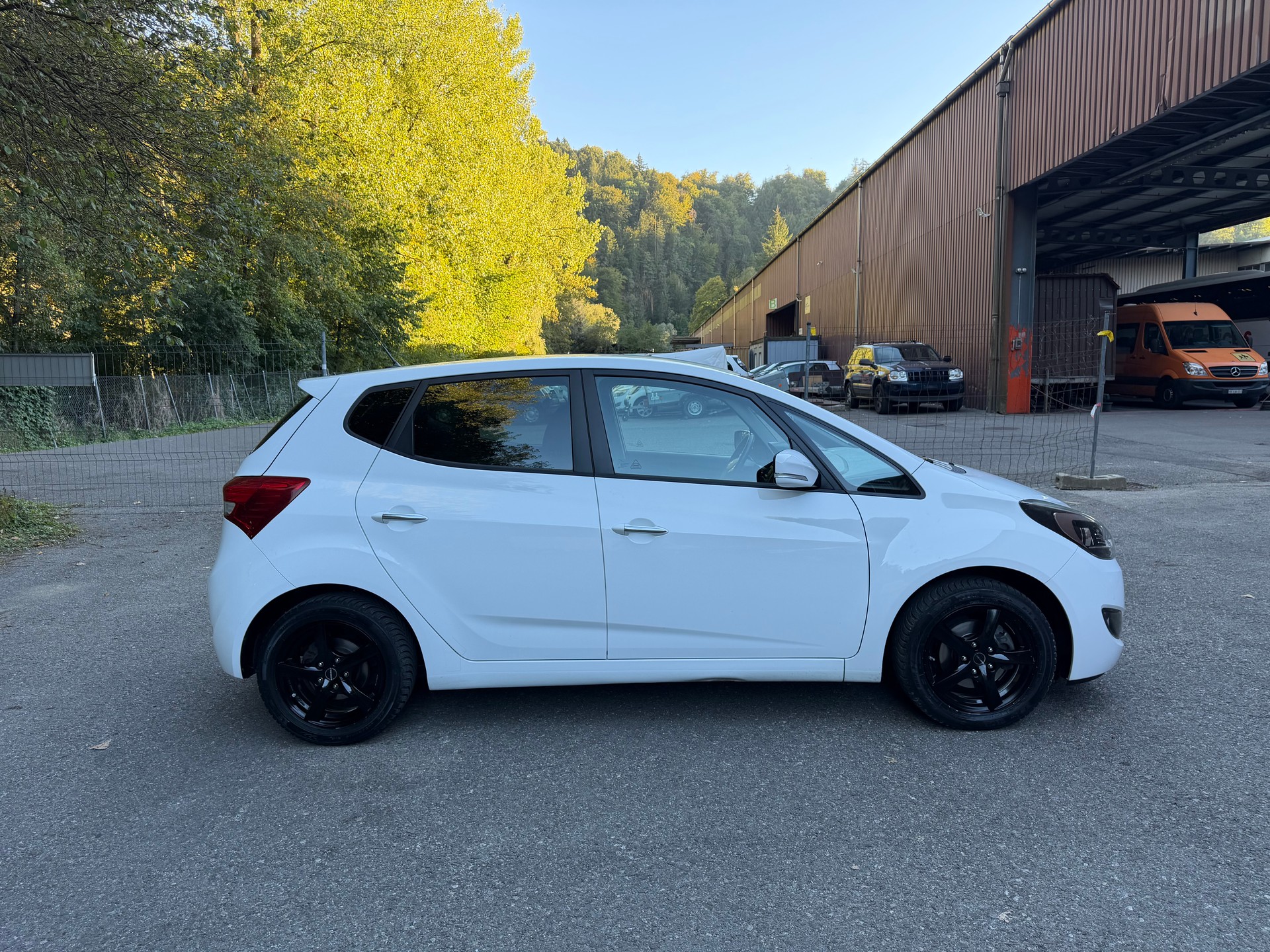 HYUNDAI iX20 1.6 Amplia Automatic-image-3