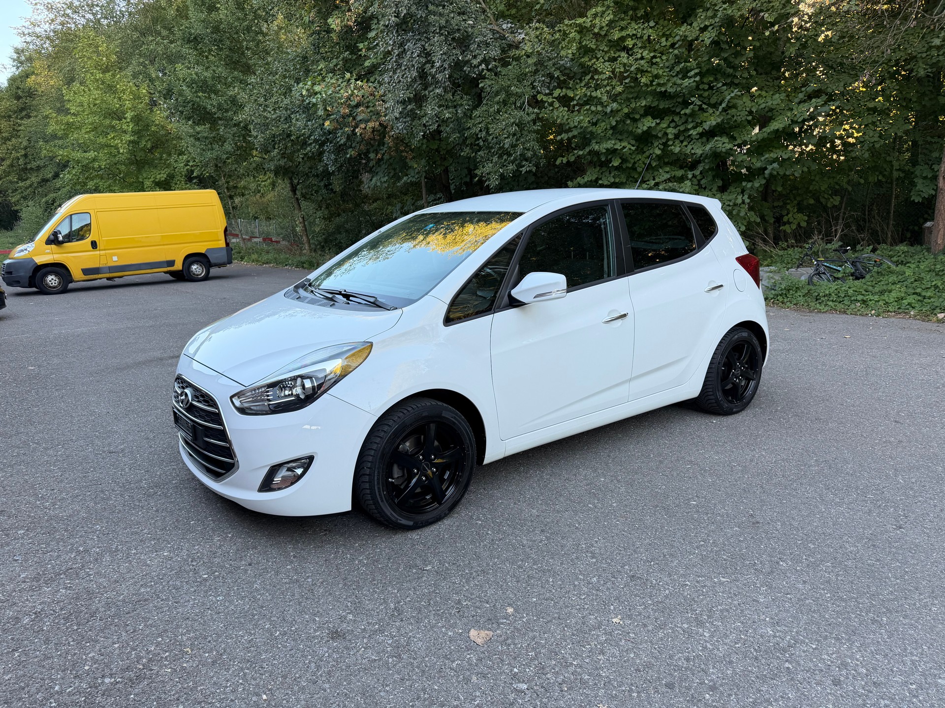 HYUNDAI iX20 1.6 Amplia Automatic-image-1