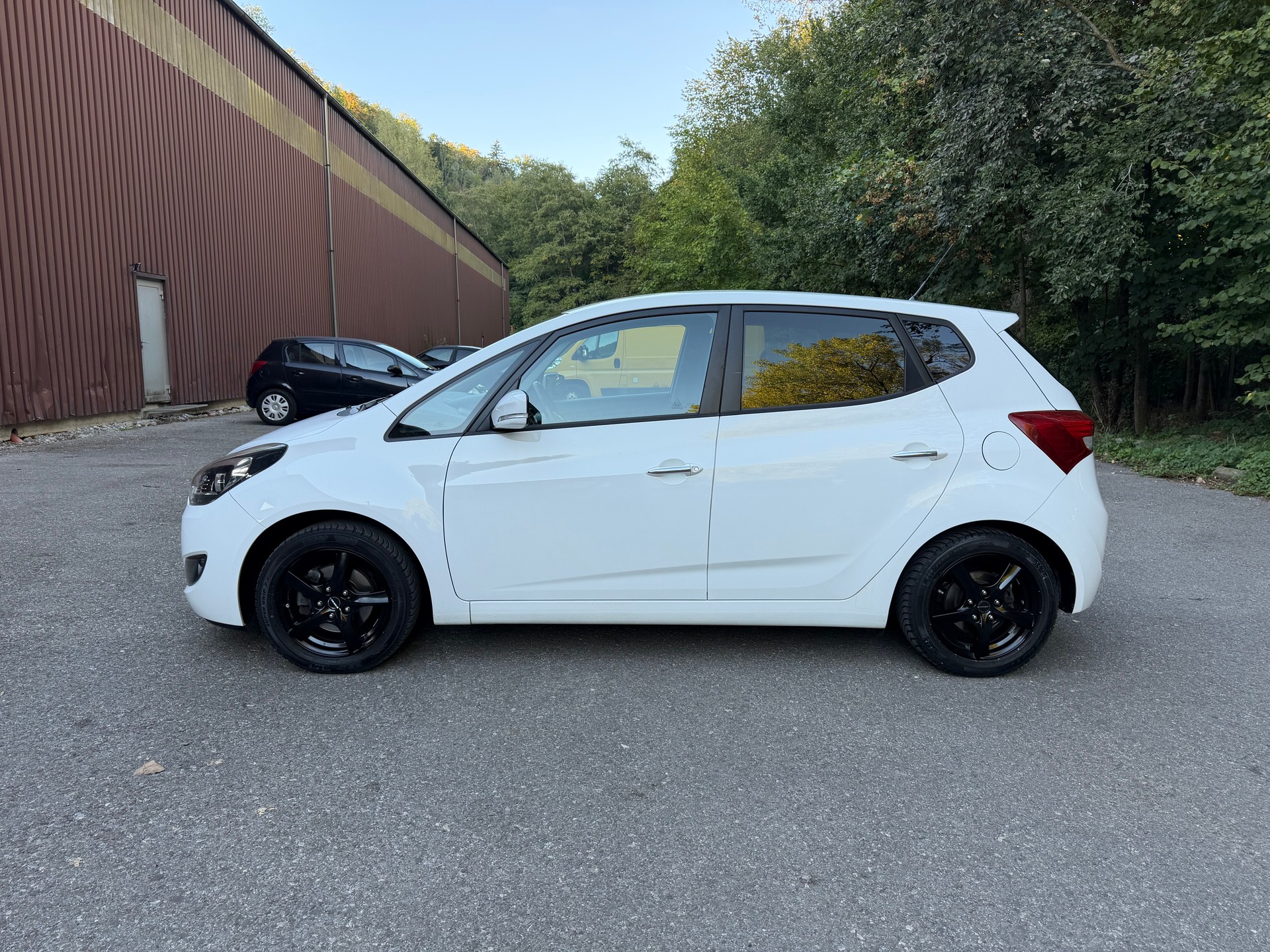 HYUNDAI iX20 1.6 Amplia Automatic-image-2