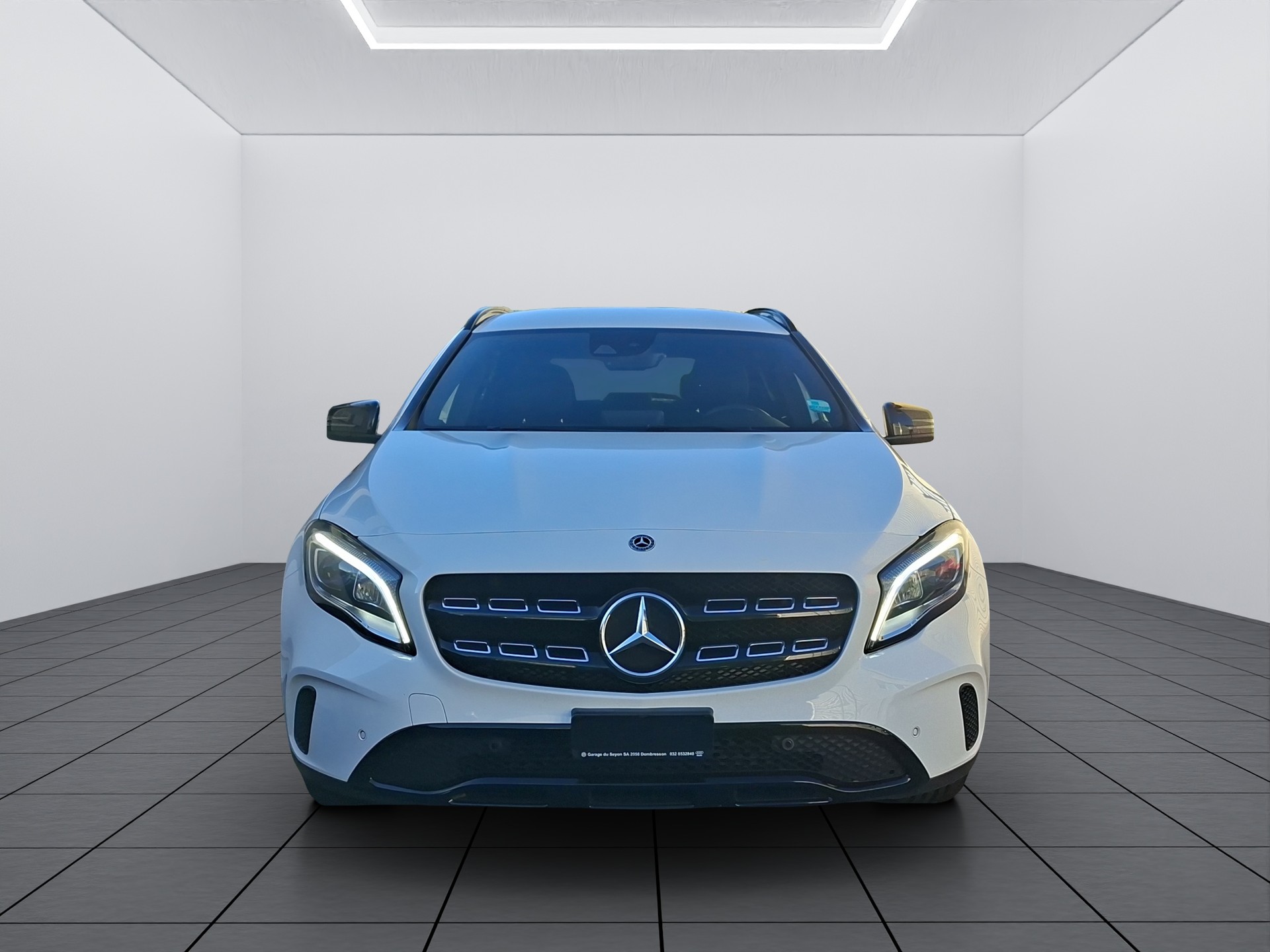 MERCEDES-BENZ GLA 200 Style 7G-DCT-image-4