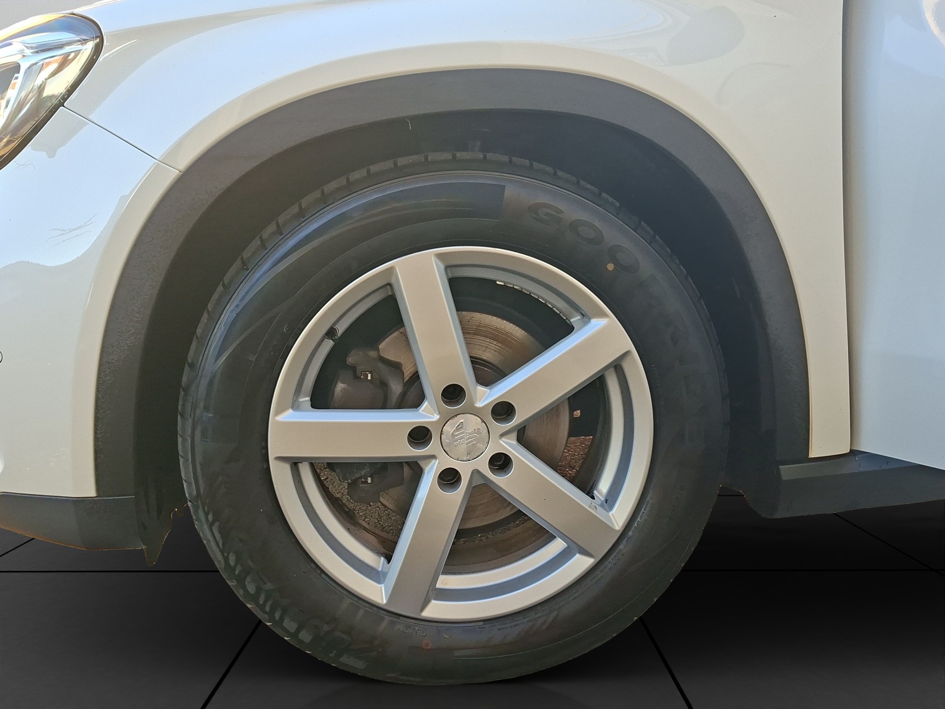 MERCEDES-BENZ GLA 200 Style 7G-DCT-image-22