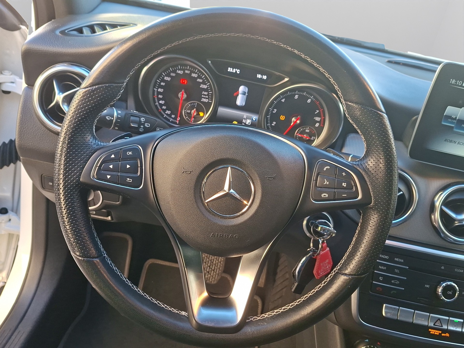MERCEDES-BENZ GLA 200 Style 7G-DCT-image-11
