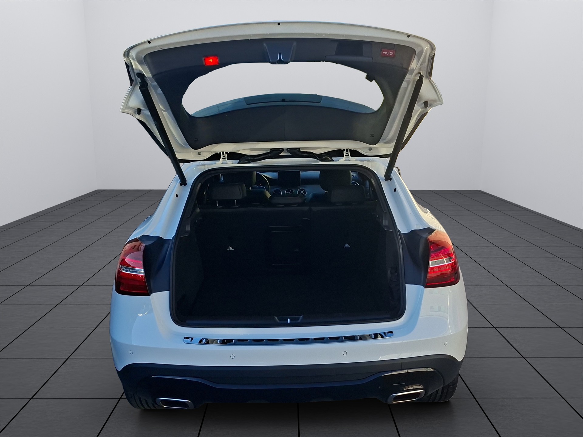 MERCEDES-BENZ GLA 200 Style 7G-DCT-image-21