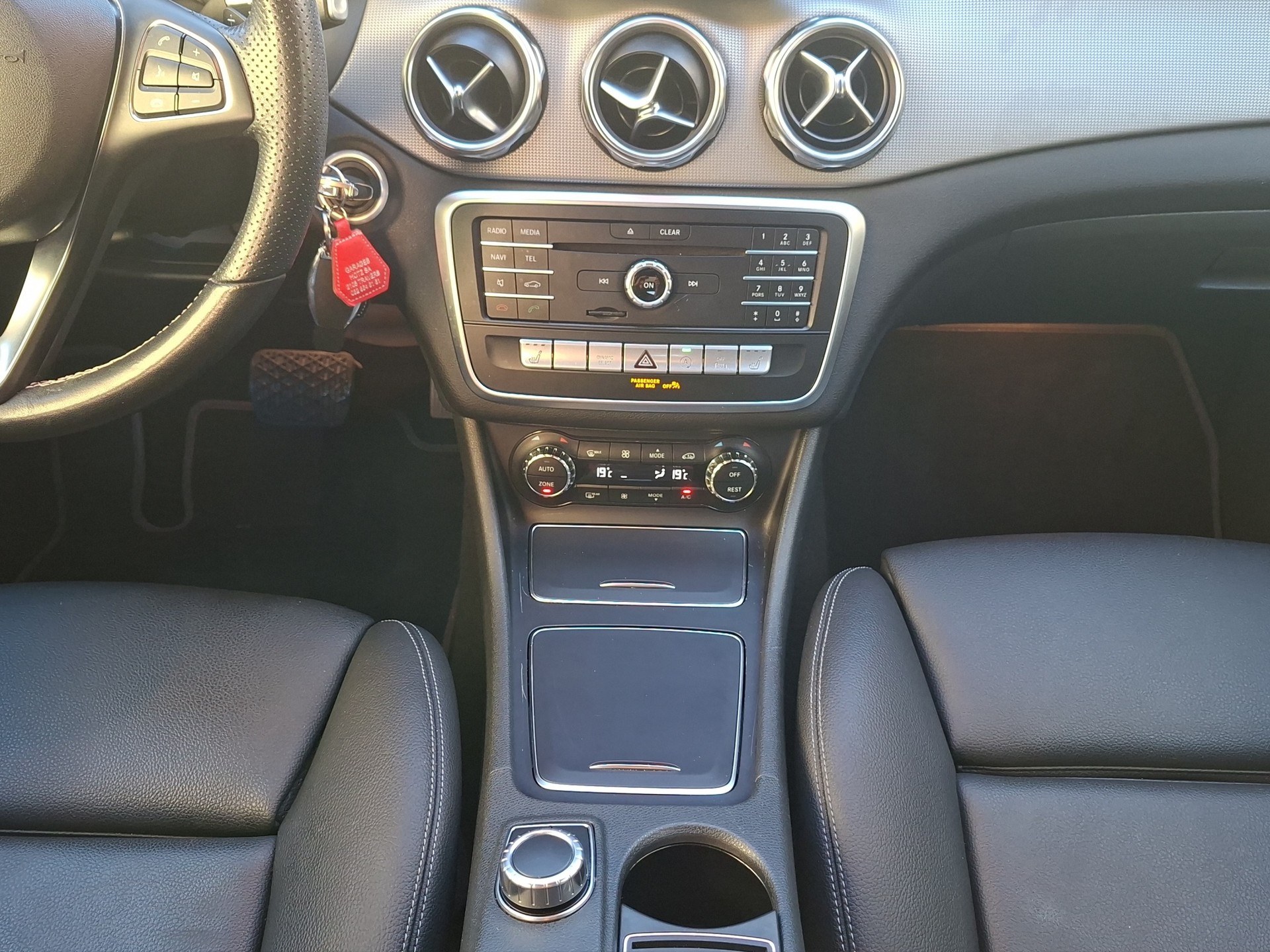 MERCEDES-BENZ GLA 200 Style 7G-DCT-image-14