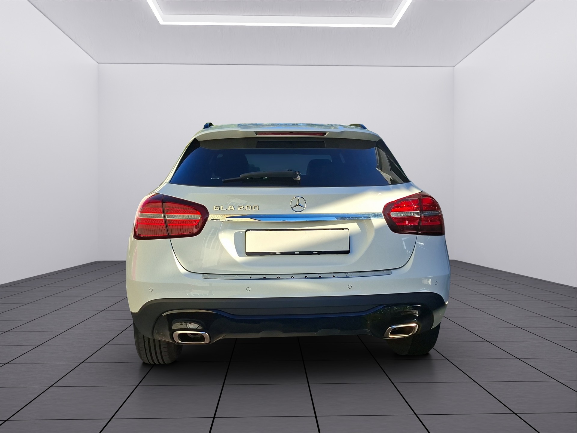 MERCEDES-BENZ GLA 200 Style 7G-DCT-image-2