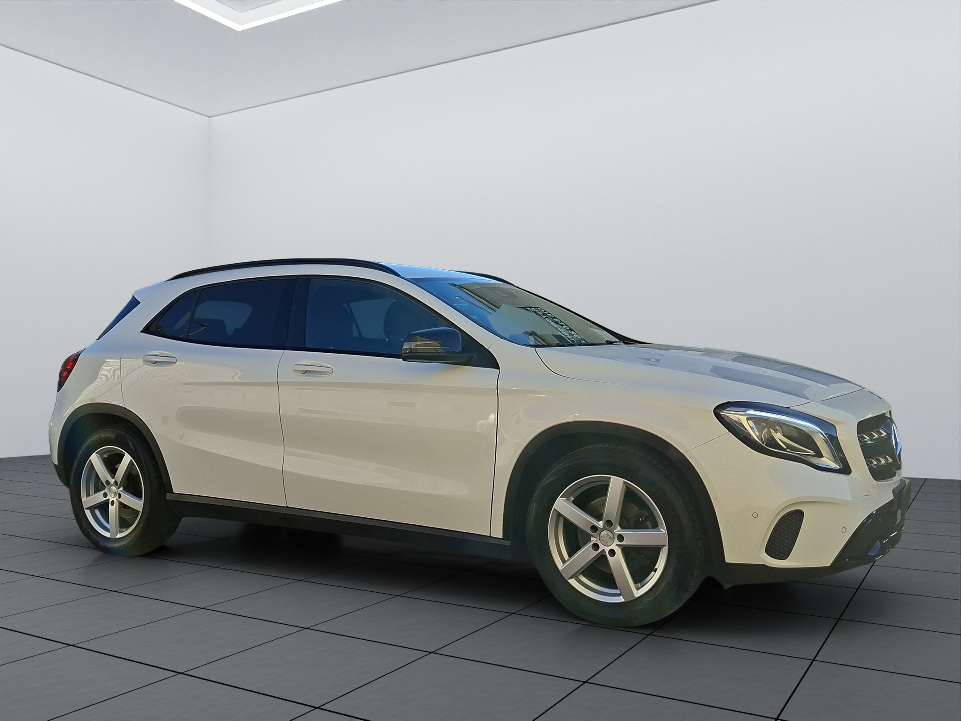 MERCEDES-BENZ GLA 200 Style 7G-DCT-image-7