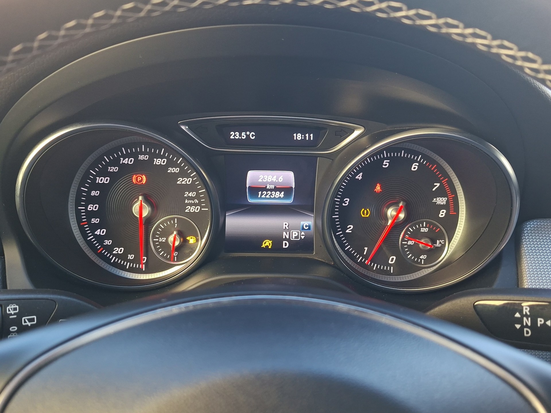 MERCEDES-BENZ GLA 200 Style 7G-DCT-image-12