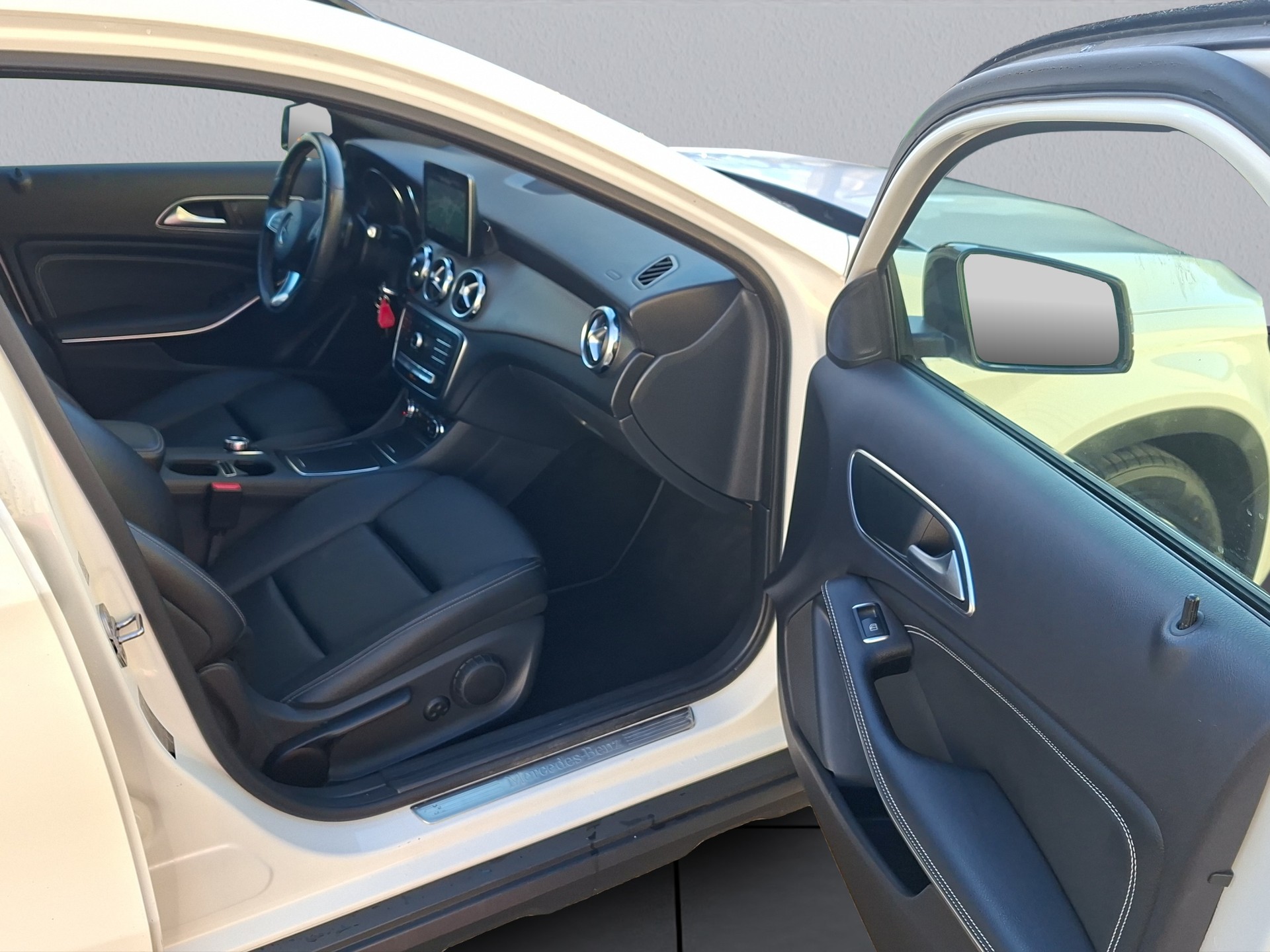 MERCEDES-BENZ GLA 200 Style 7G-DCT-image-20