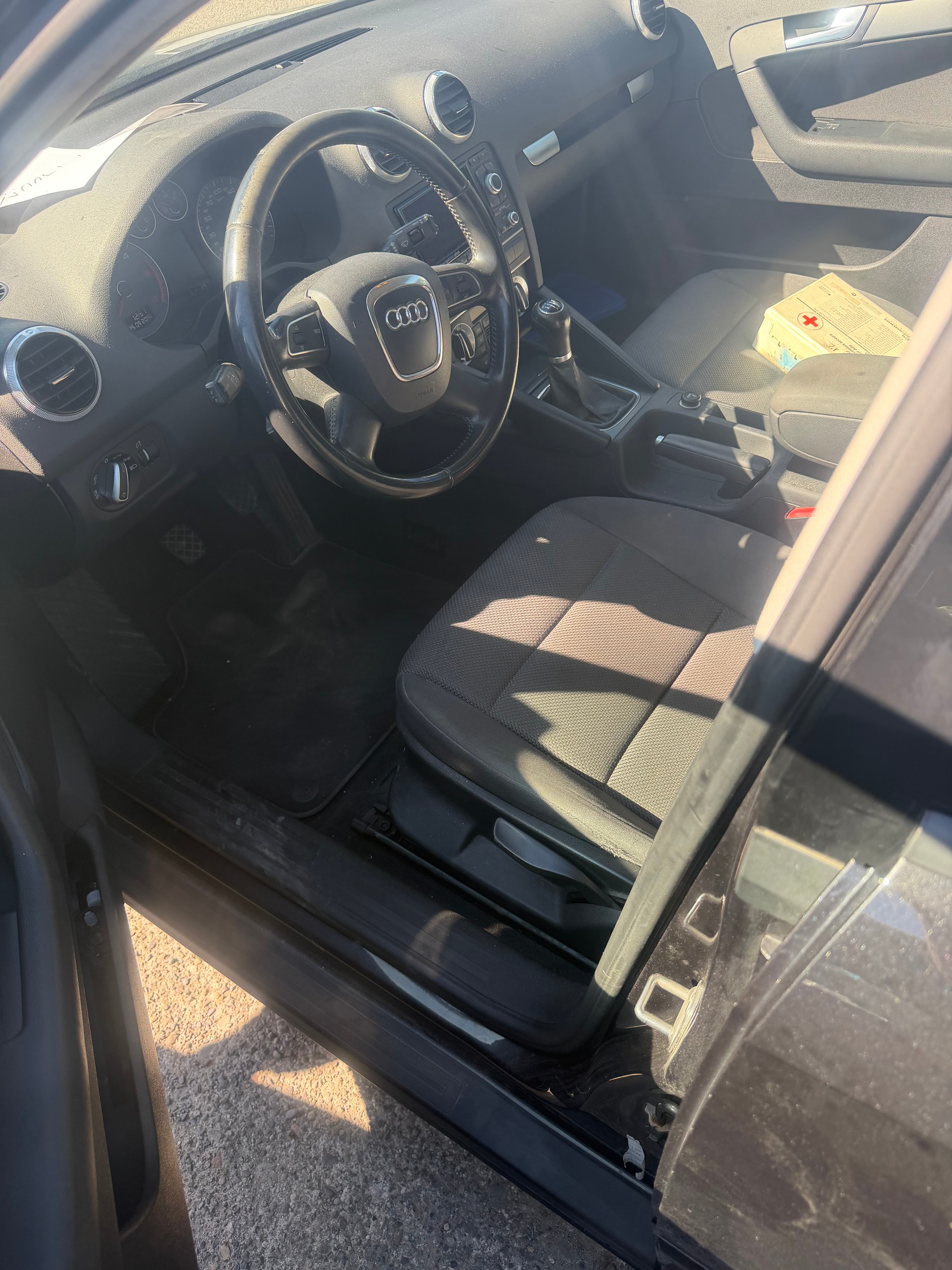 AUDI A3 Sportback 1.6 TDI Ambition-image-4