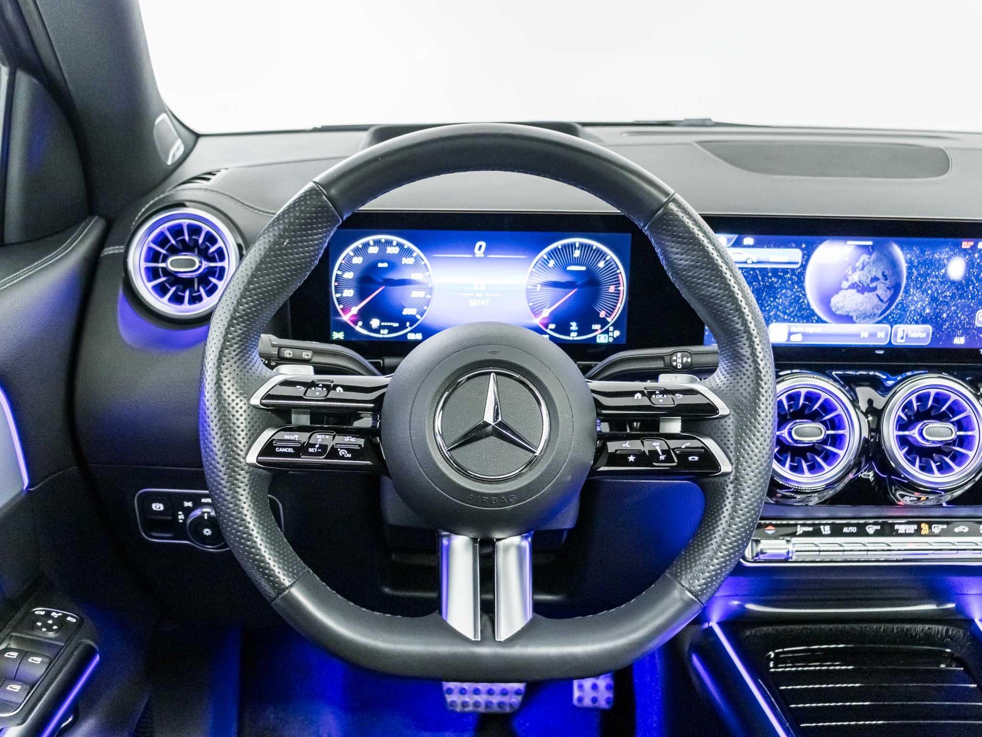 MERCEDES-BENZ GLA 220 d AMG Line 4matic-image-11