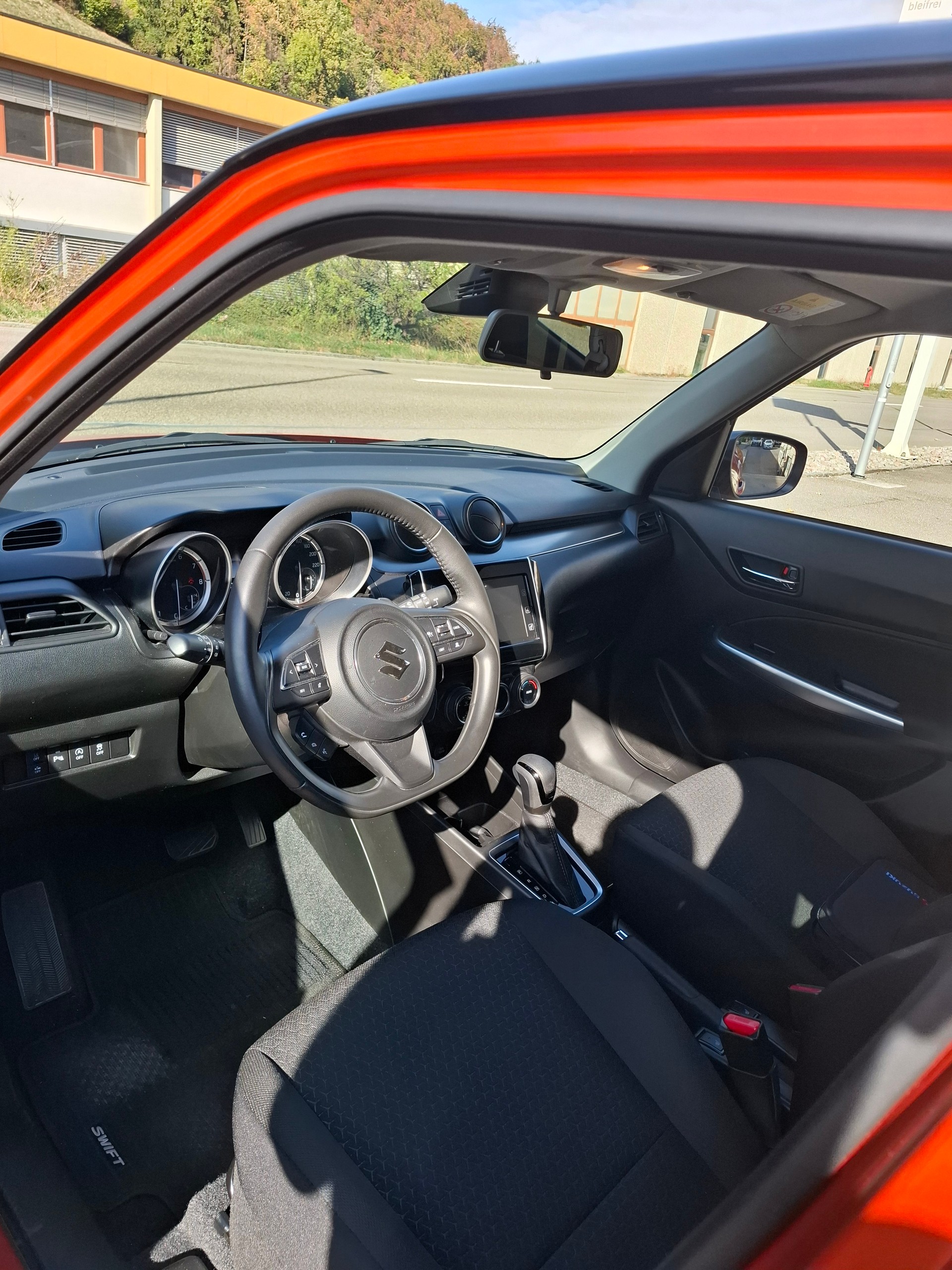 SUZUKI Swift 1.2 Compact Top Hybrid CVT-image-6