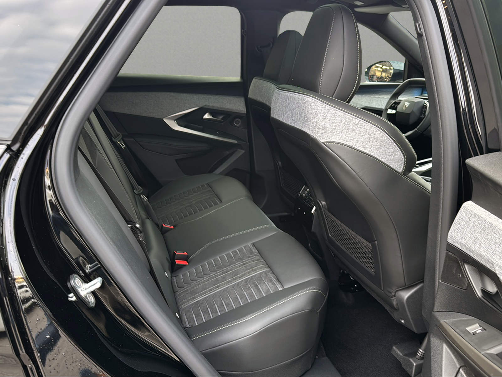 PEUGEOT 3008 145 e-DCS6 Hybrid GT Exclusive-image-13
